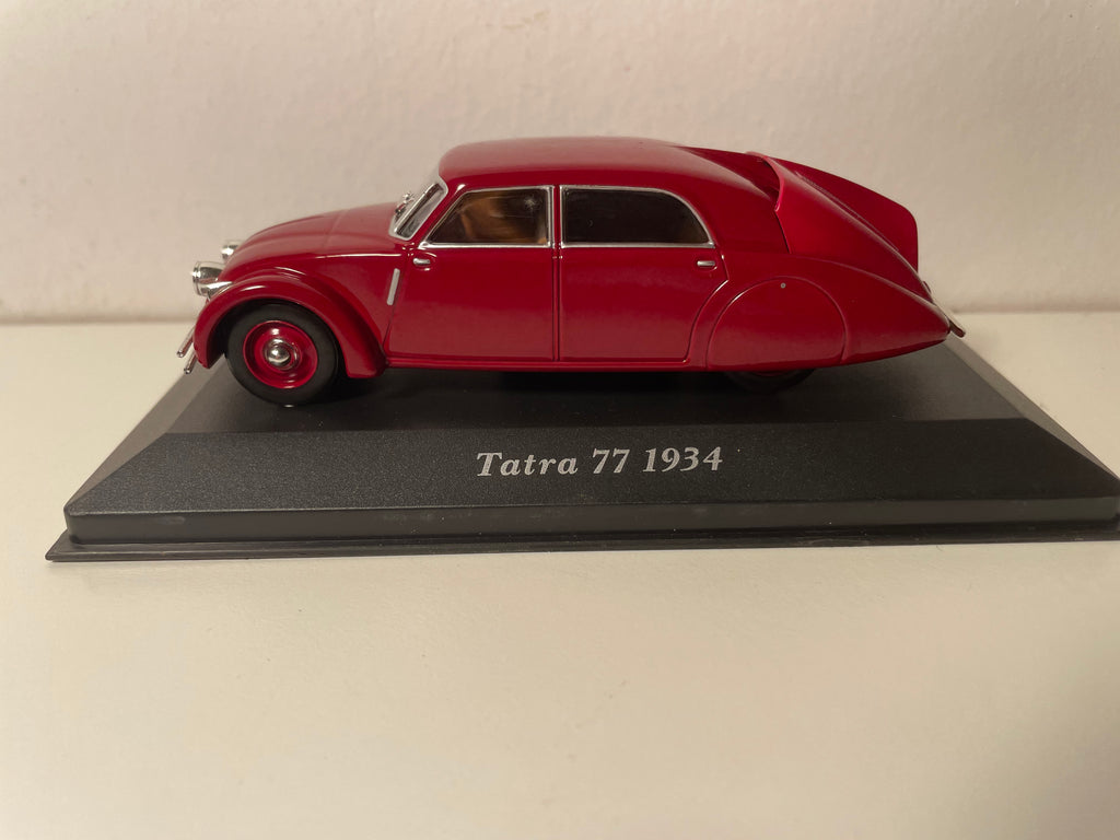 Tatra 77 rouge foncé/bordeaux? de 1934