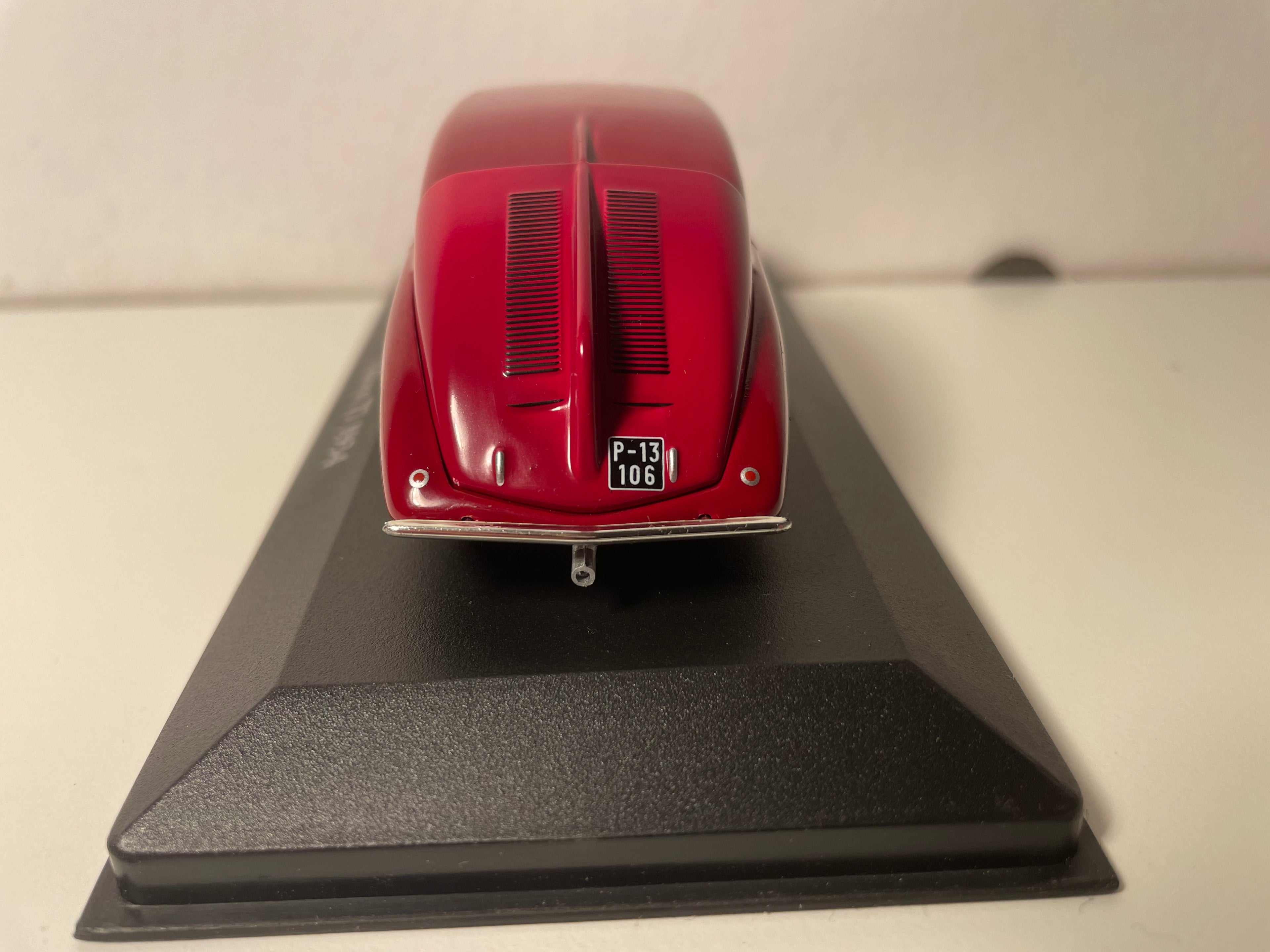 Tatra 77 rouge foncé/bordeaux? de 1934