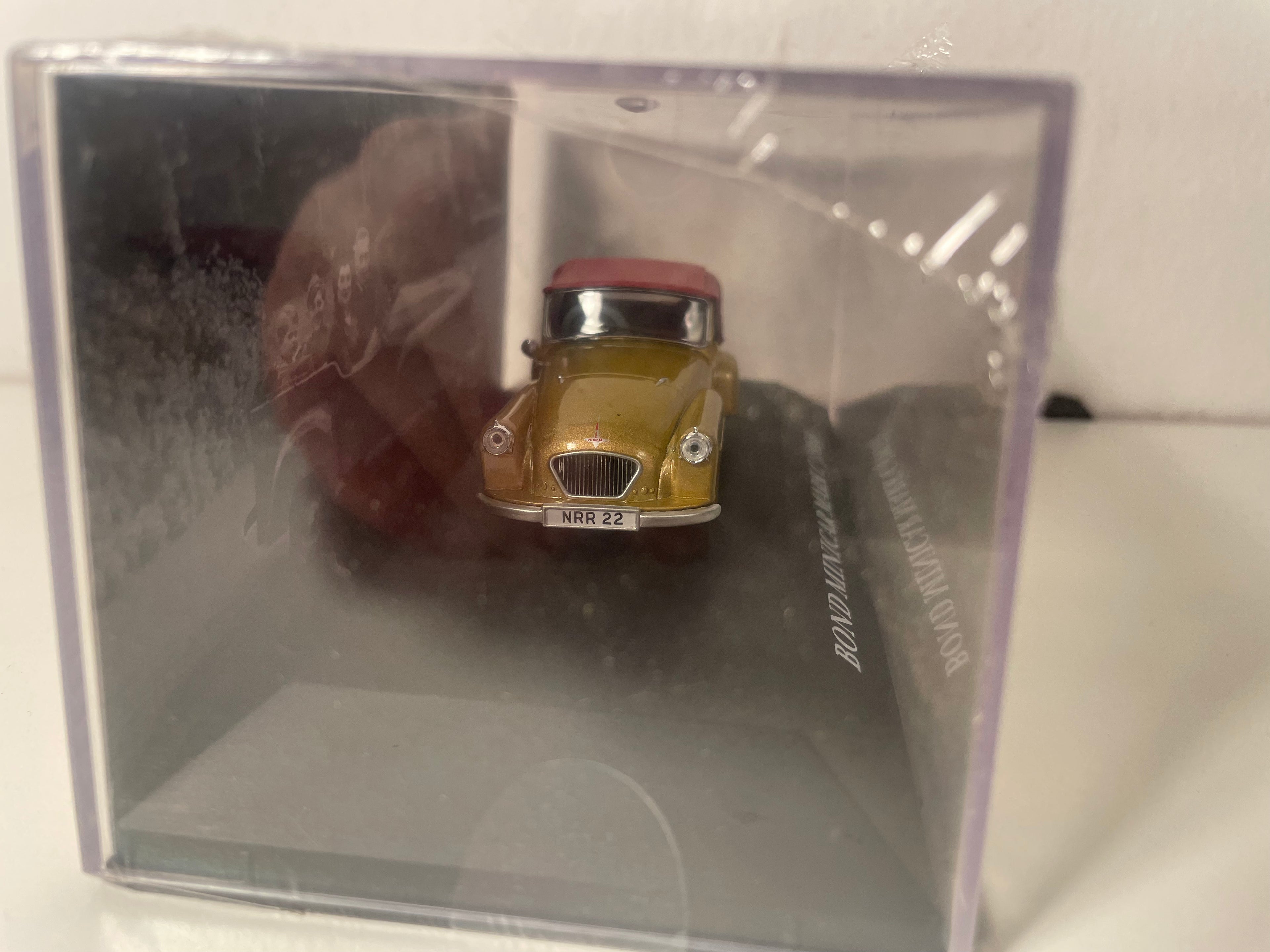 Micro Auto vum Fréieren Bond Minicar Mark C brongt mat burgundy Däch vun 1955 - eng englesch Auto