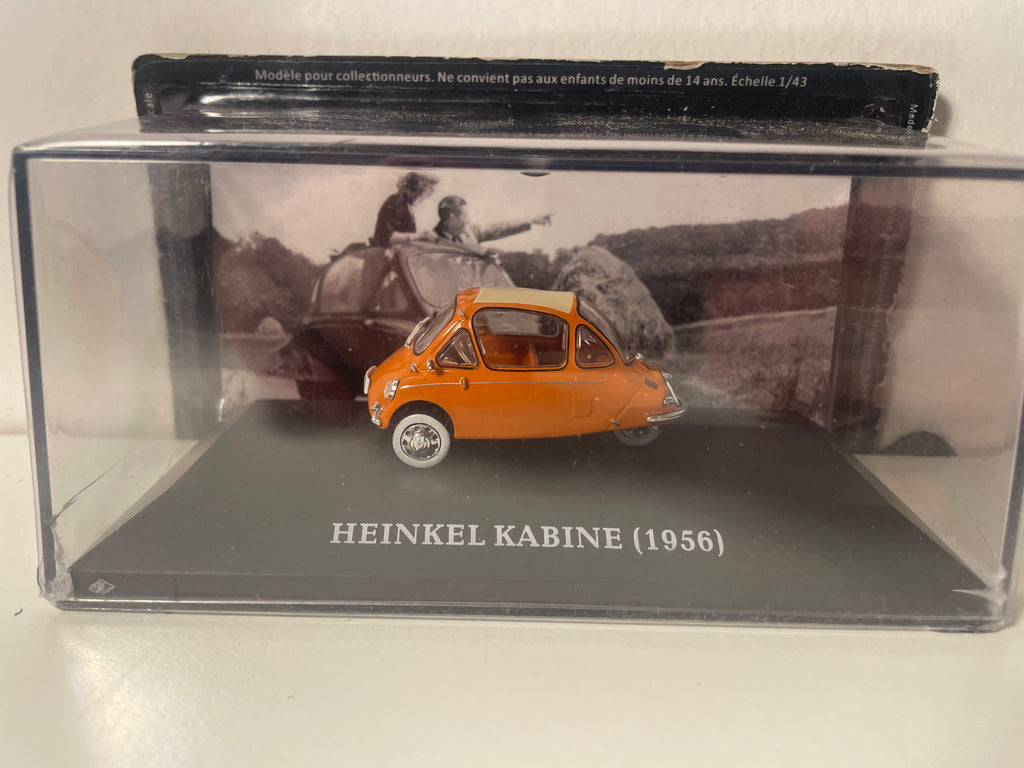 Micro samochód z przeszłości Heinkel Kabine pomarańczowy z 1956 roku - samochód niemiecki