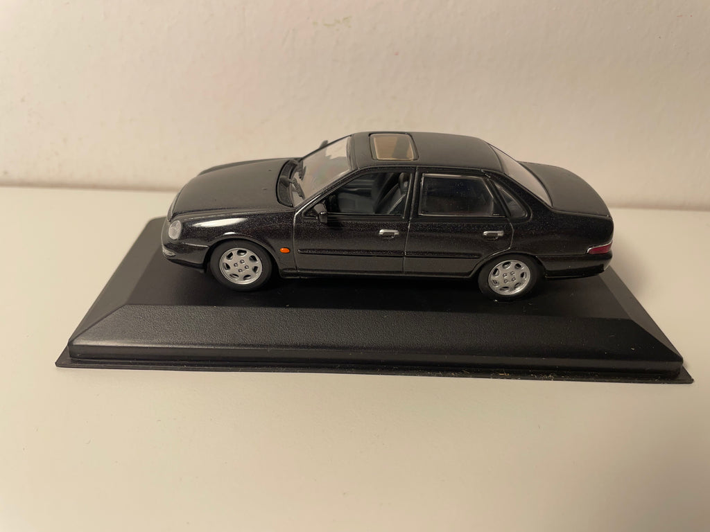 Ford Scorpio Saloon noire de 1995 - MINICHAMPS