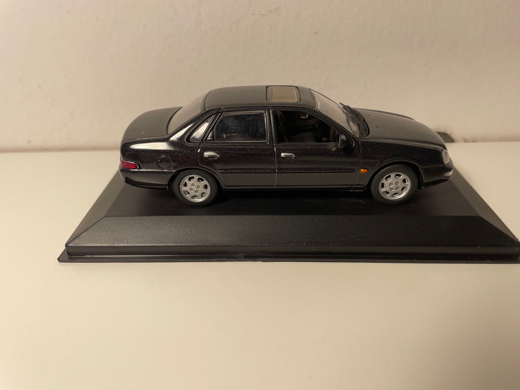 Ford Scorpio Saloon noire de 1995 - MINICHAMPS