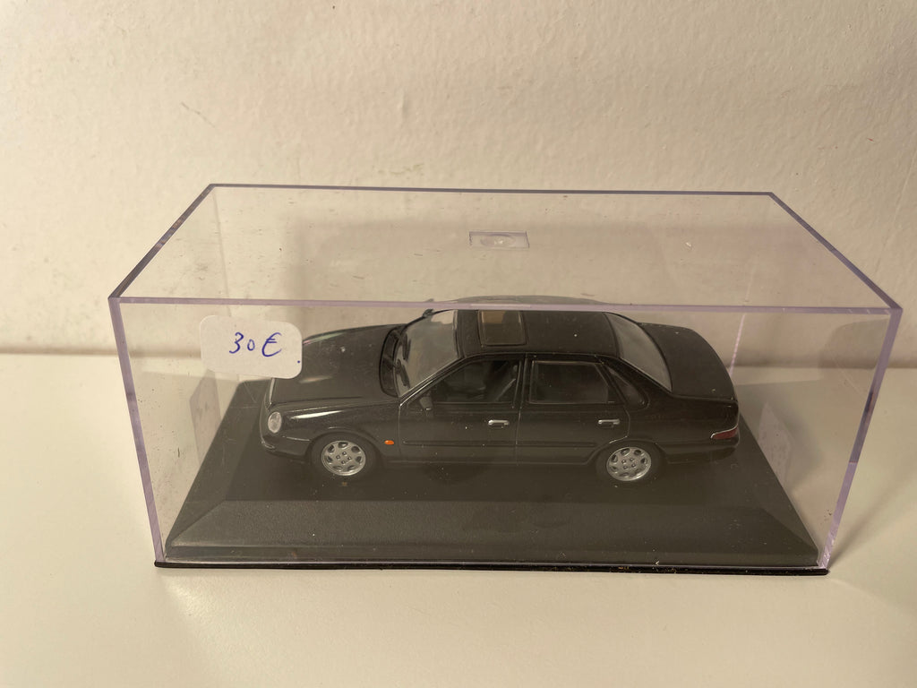 Ford Scorpio Saloon noire de 1995 - MINICHAMPS