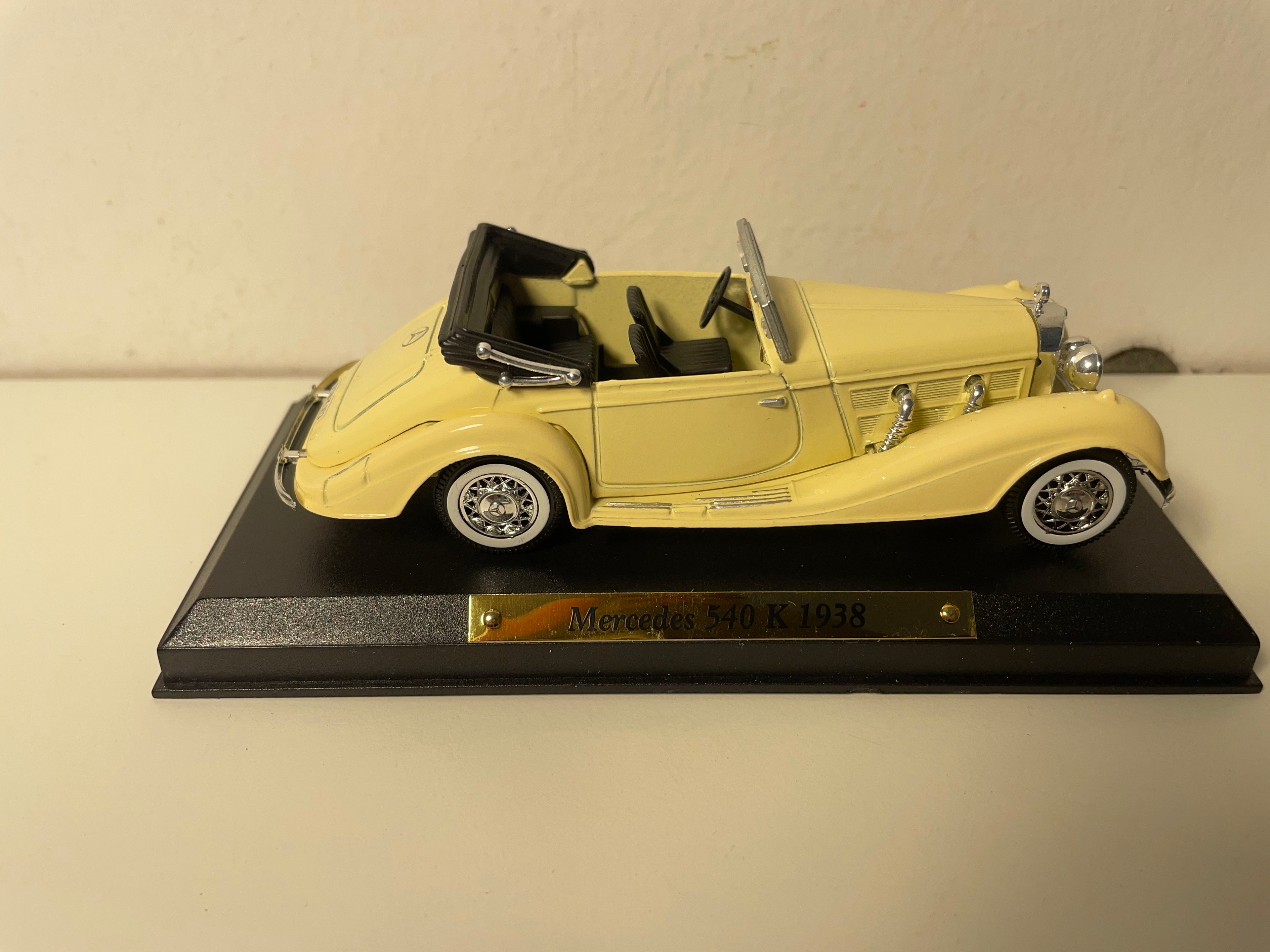 Mercedes 540K beige del 1938 (collezione Auto d'eccezione)