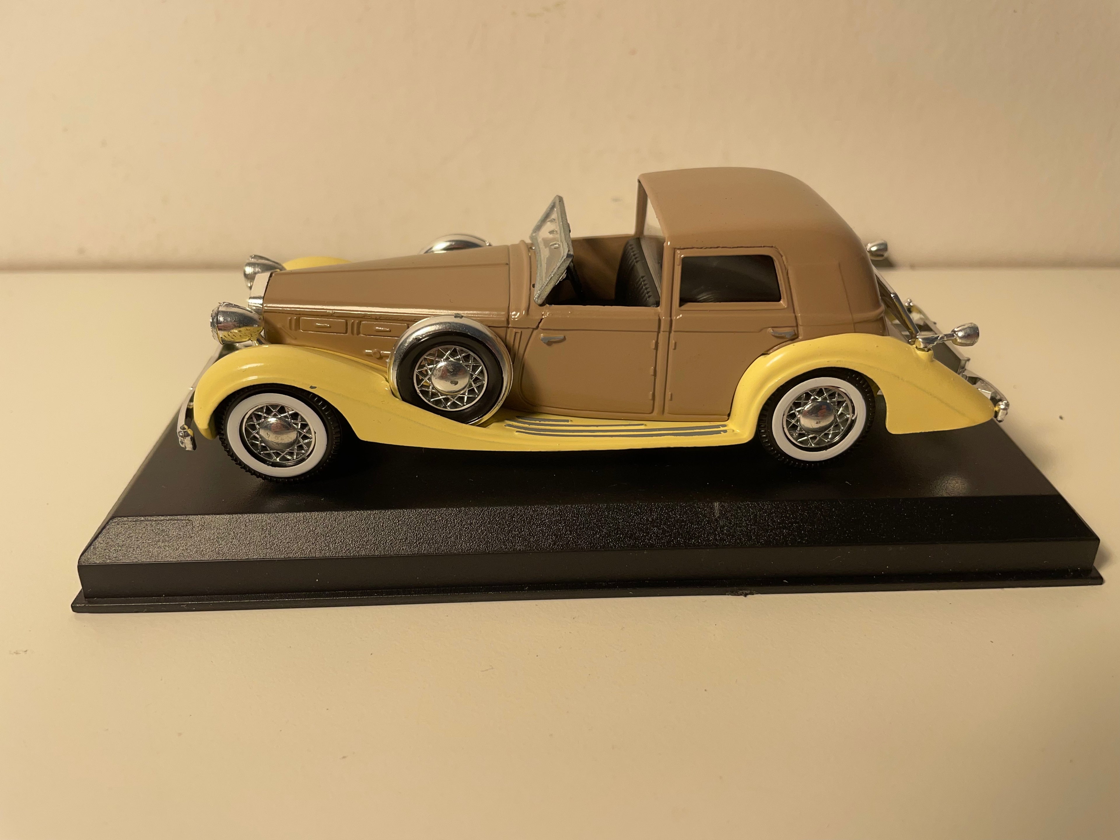 Delage coupé de Ville marrone e beige del 1939 (auto eccezionali)