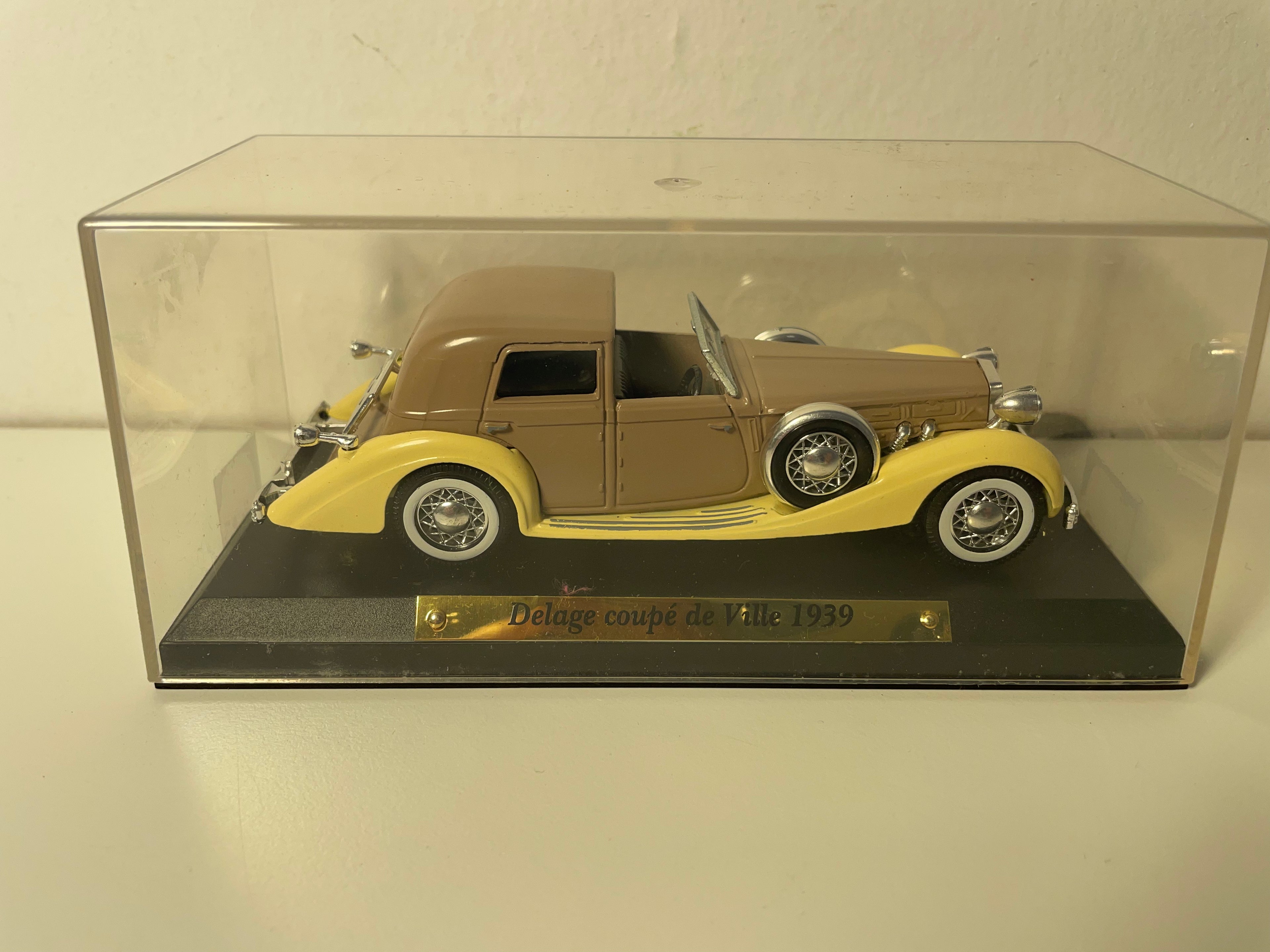 Delage coupé de Ville marrone e beige del 1939 (auto eccezionali)
