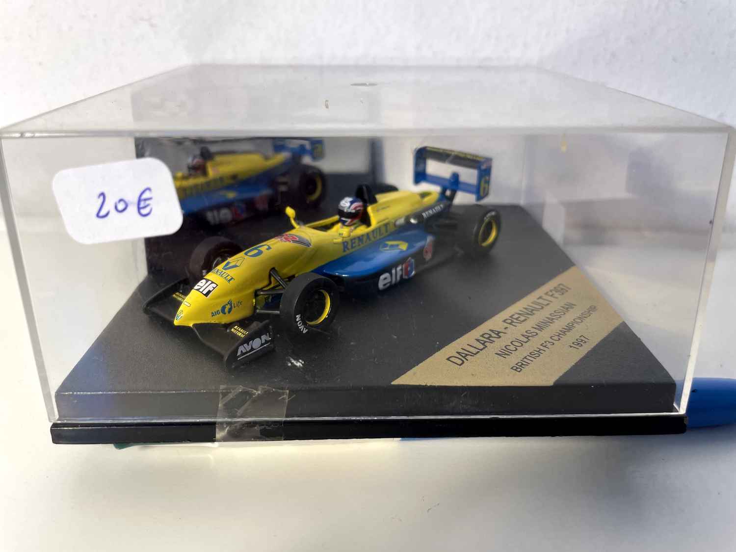 Dallara - Renault F397 jaune et bleue numéro 6 - Formule 1 - championnant F3 de GB de 1997 (boite carrée)