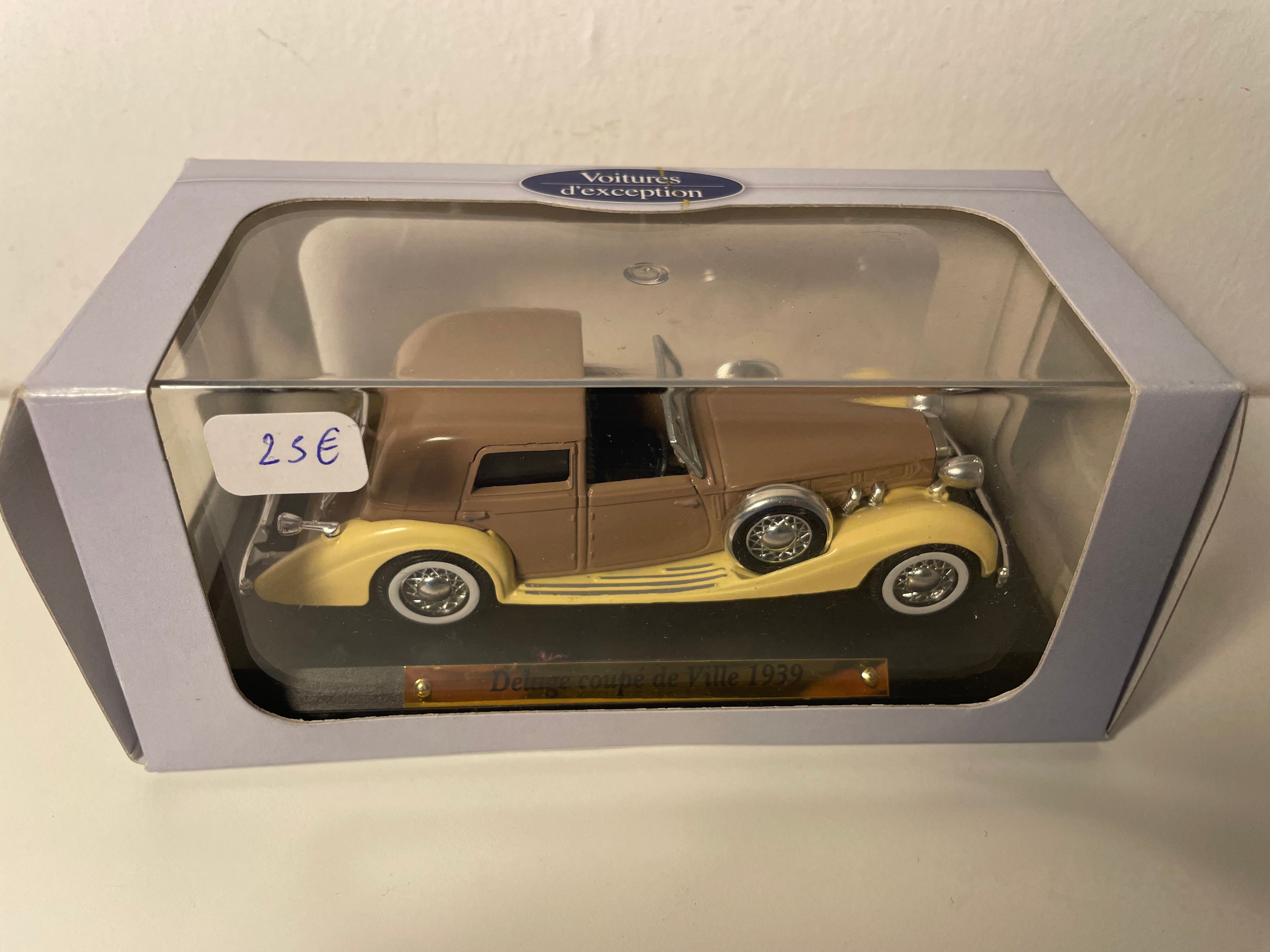 Delage coupé de Ville marron et beige de 1939 (voitures d'exception)