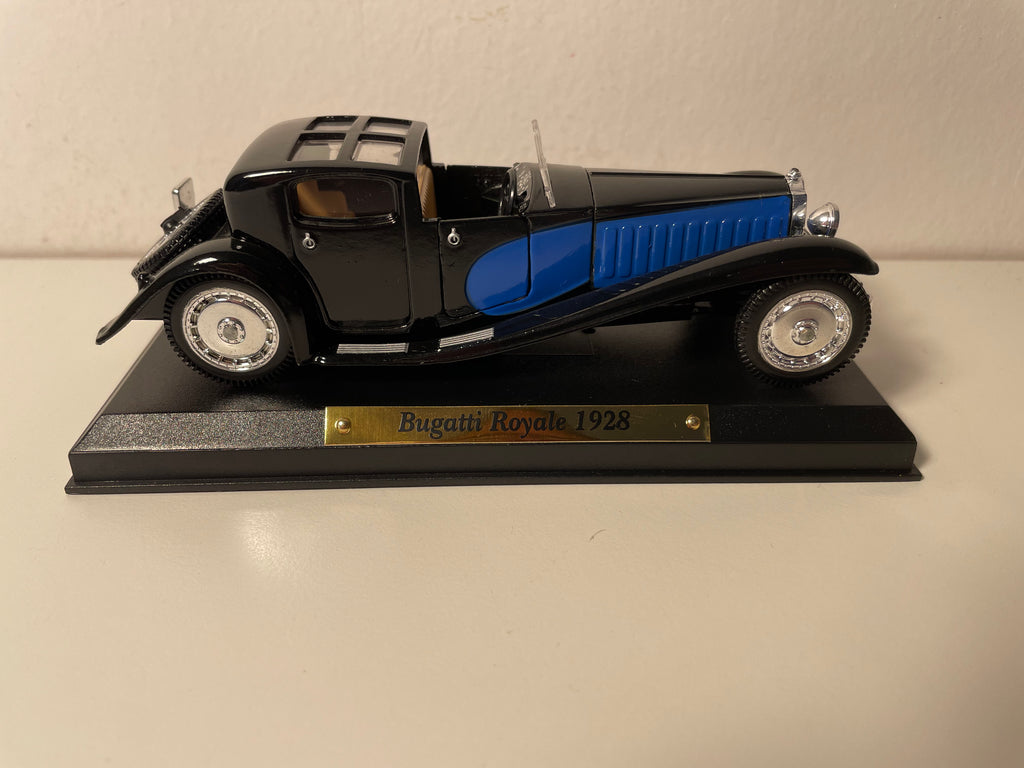 Bugatti royale noire et bleue de 1928 (collection Voitures d'exception)