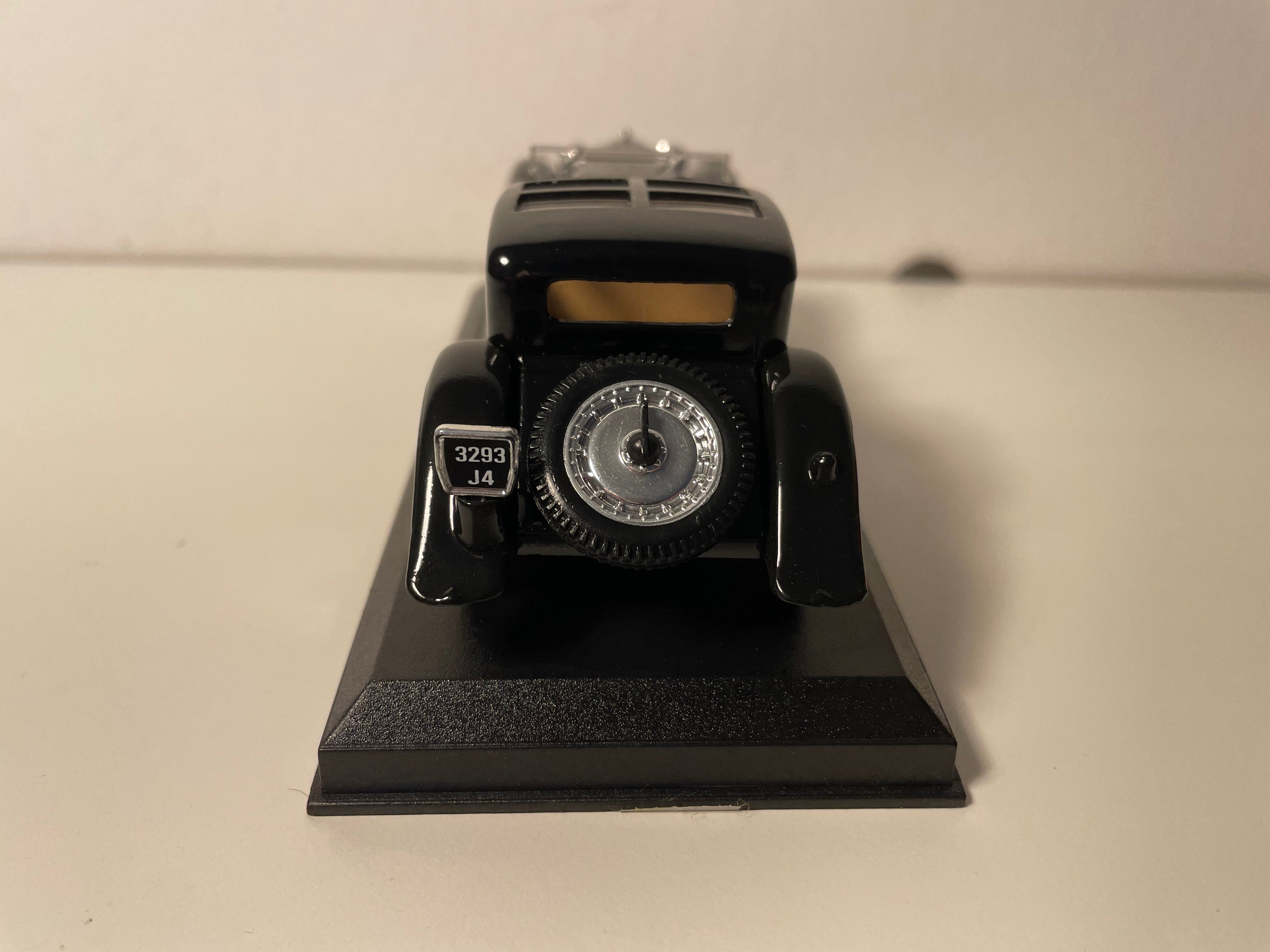 Bugatti royale noire et bleue de 1928 (collection Voitures d'exception)