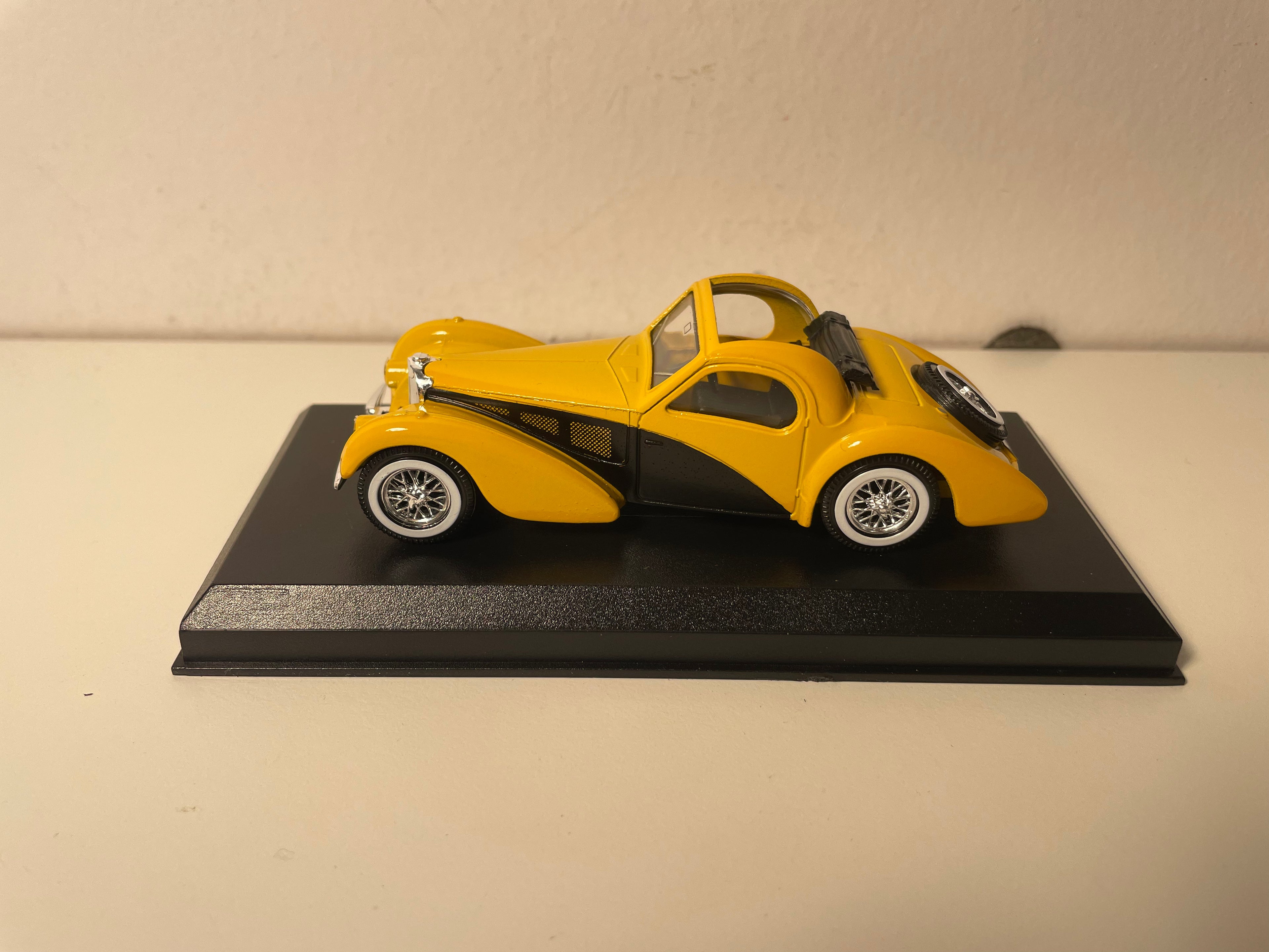 Bugatti Atalante conversível amarela de 1939 (coleção Carros Excepcionais)