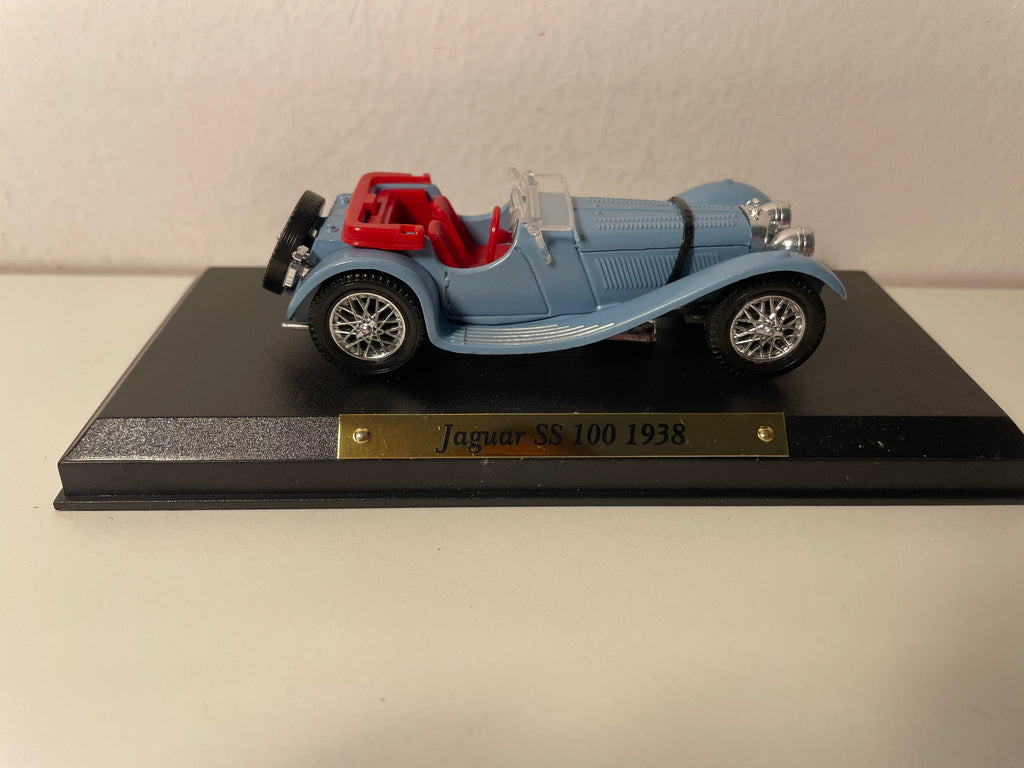 Jaguar SS 100 bleue de 1938 (collection Voitures d'exception)