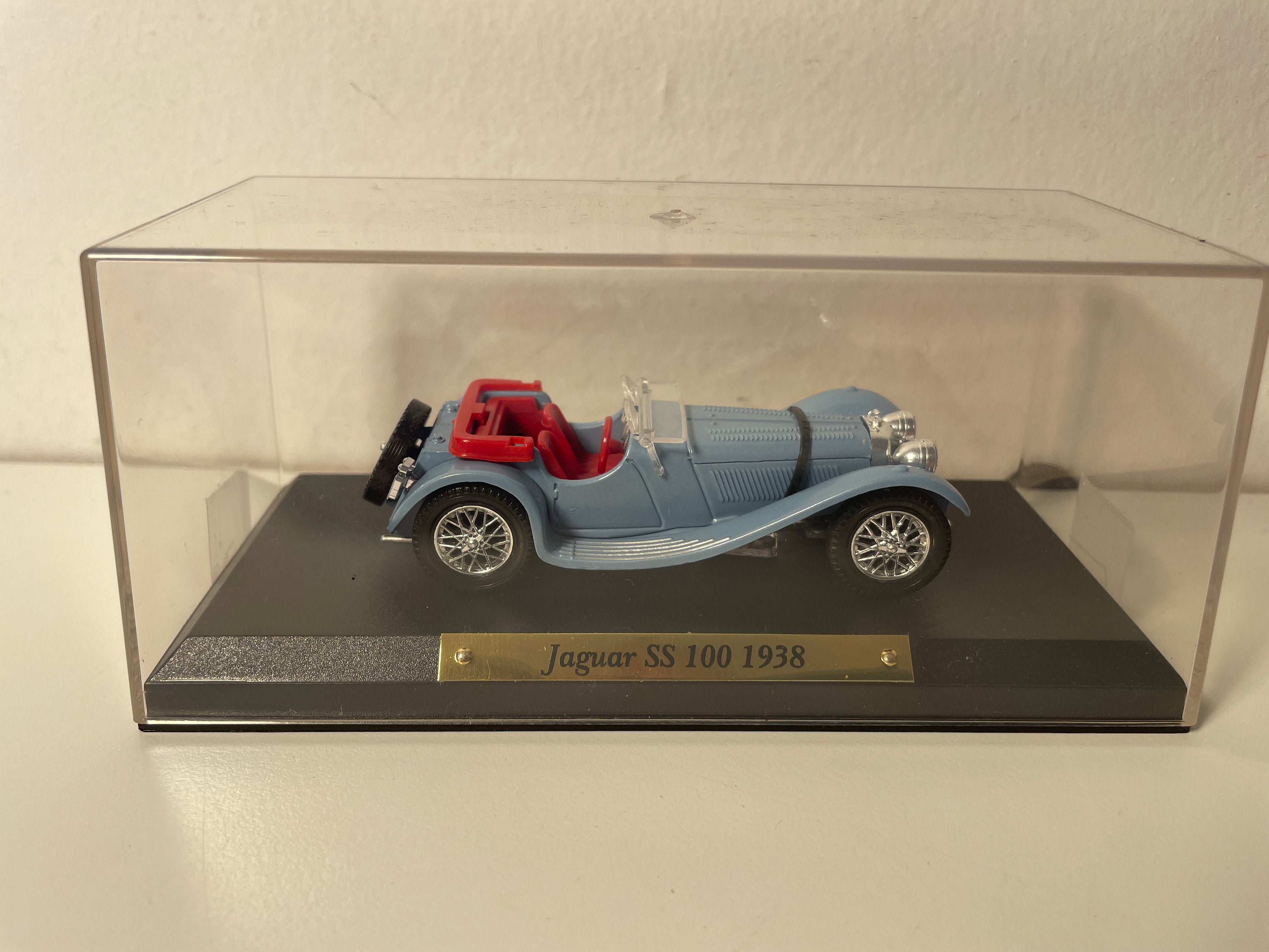 Jaguar SS 100 blu del 1938 (collezione Auto eccezionali)