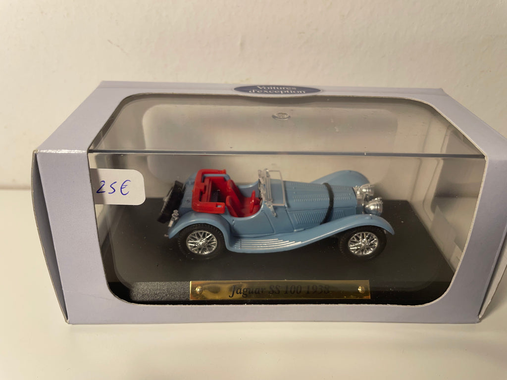 Jaguar SS 100 bleue de 1938 (collection Voitures d'exception)