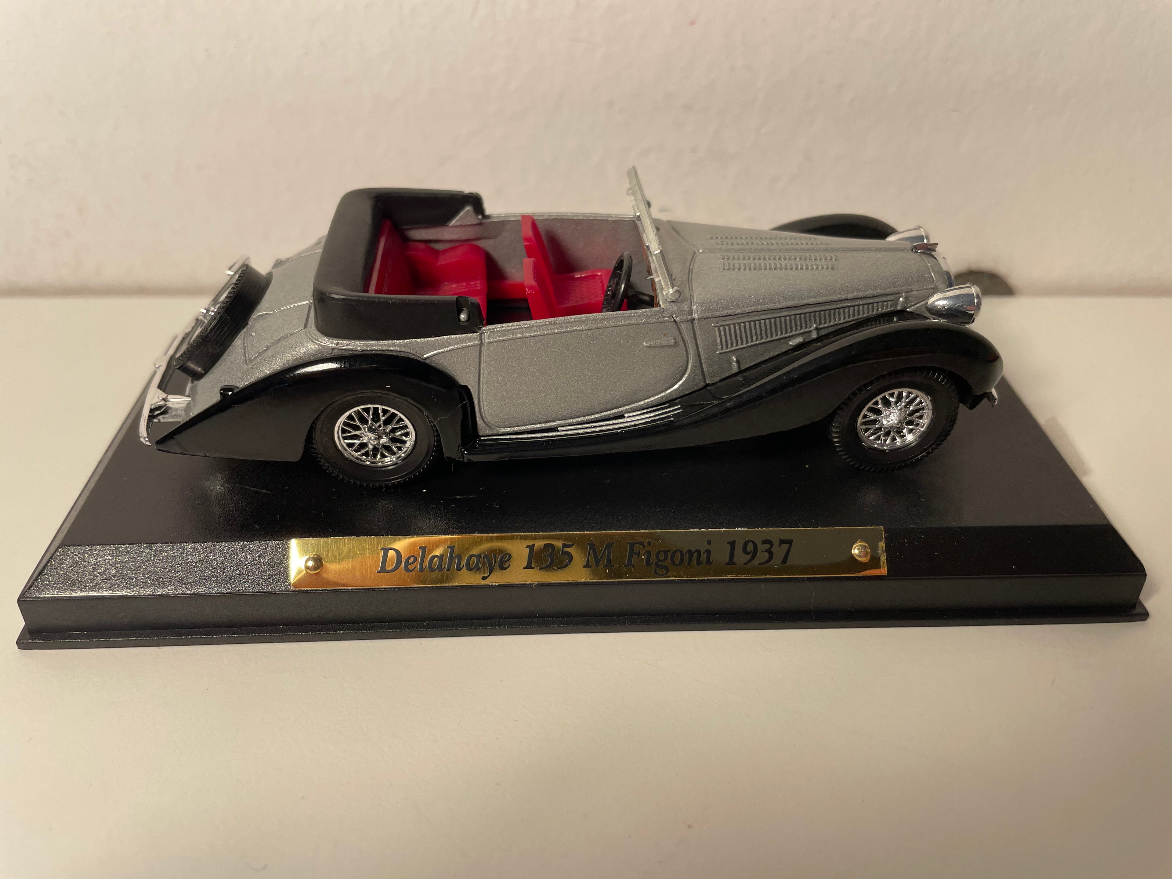 Delahaye 135 M Figoni grigia del 1937 (collezione Auto eccezionali)