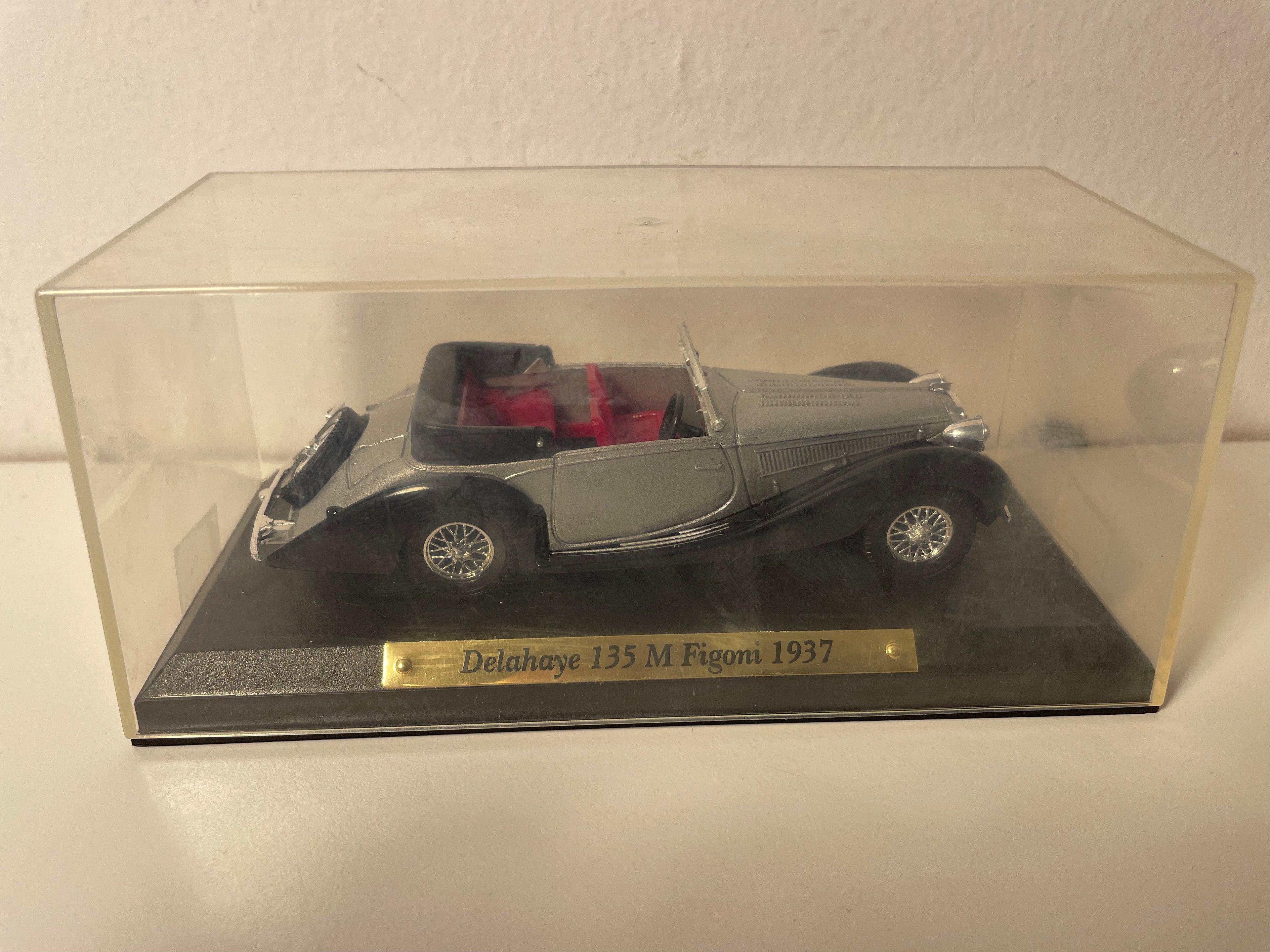 Delahaye 135 M Figoni grigia del 1937 (collezione Auto eccezionali)