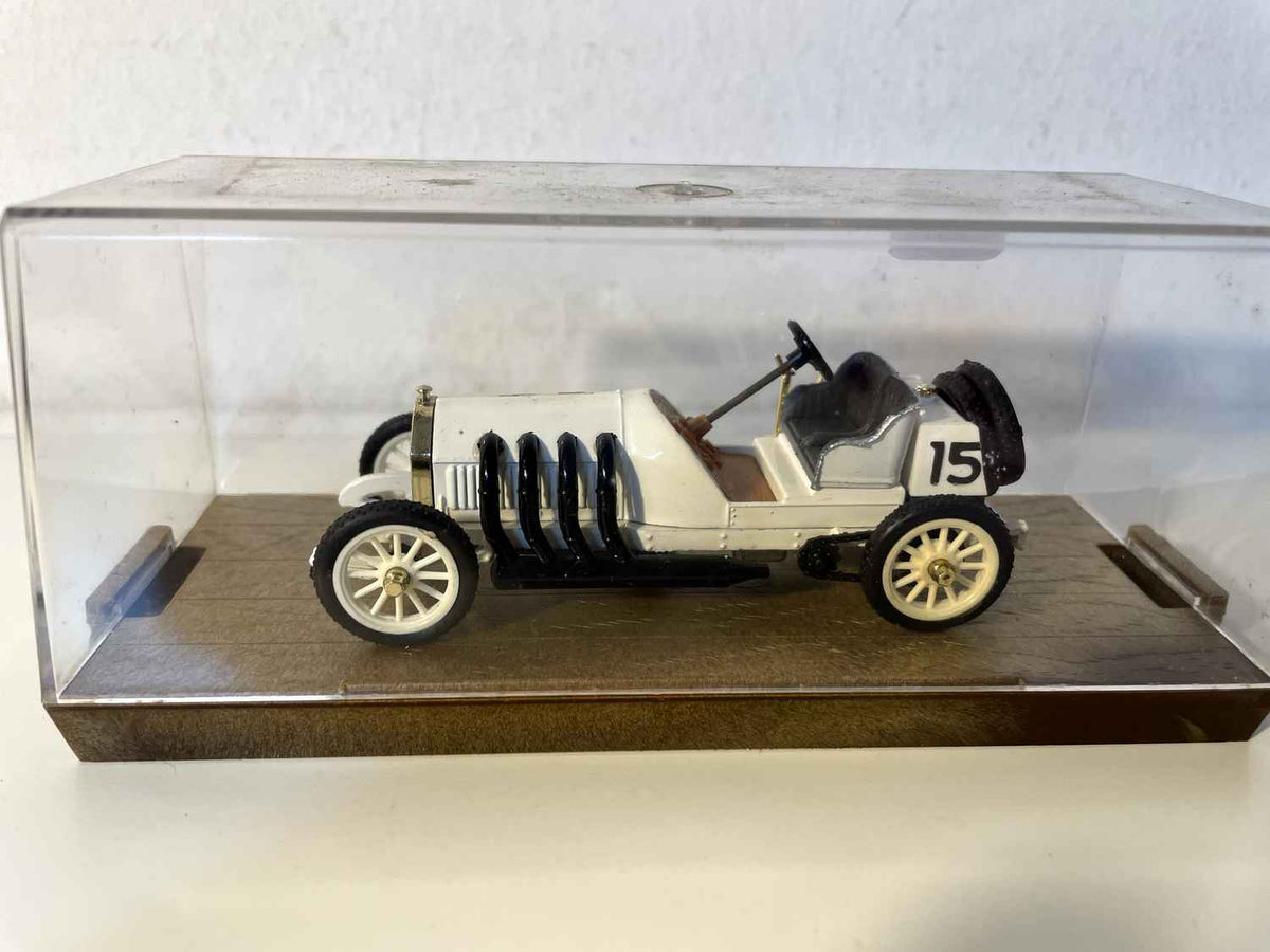 Blitzen Benz HP 200 vun 1909 wäiss Nummer 15 - Rennwagen (Brumm R19)