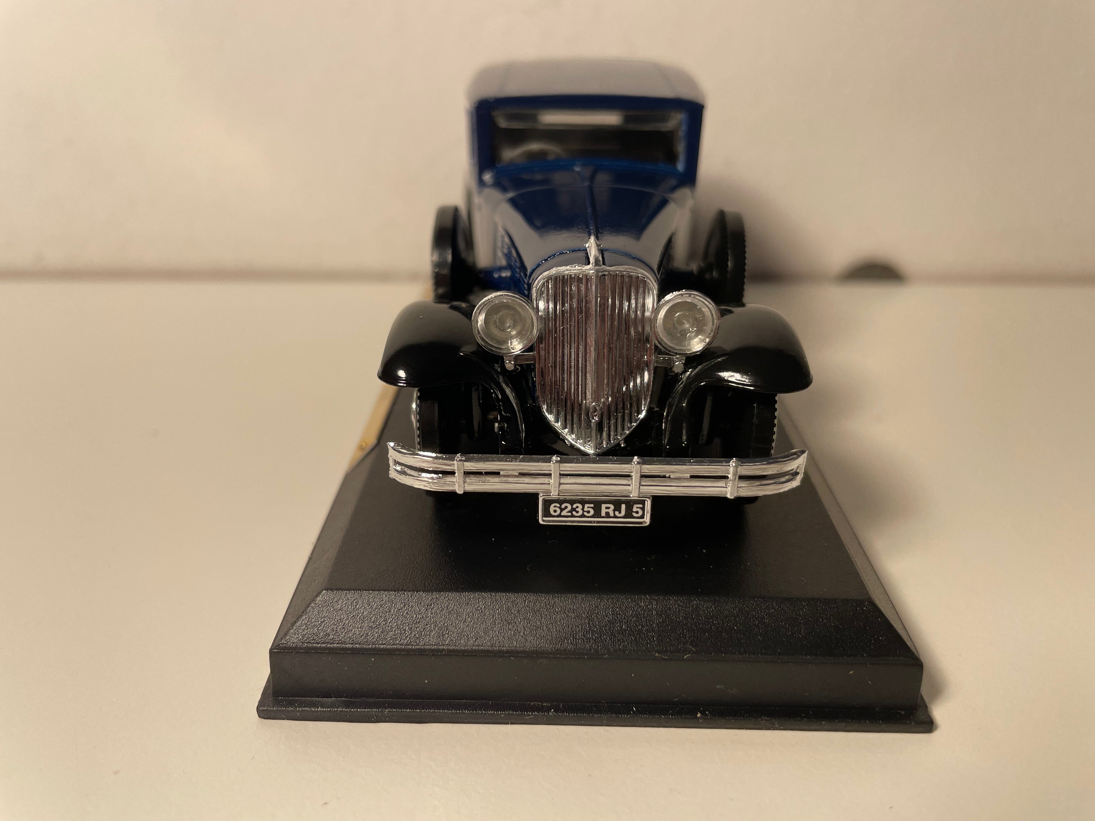 Renault Réinastella blu del 1934 (collezione Auto eccezionali)