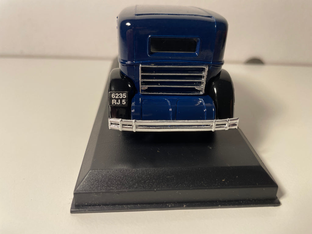 Renault Réinastella bleue de 1934 (collection Voitures d'exception)