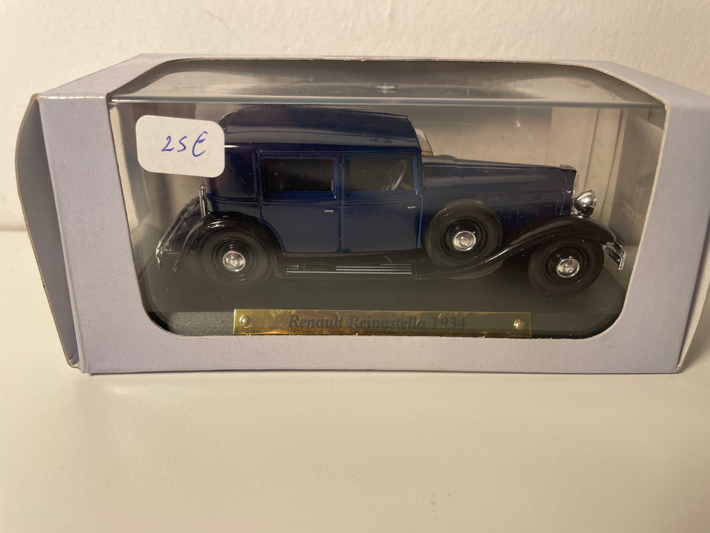 Renault Réinastella bleue de 1934 (collection Voitures d'exception)