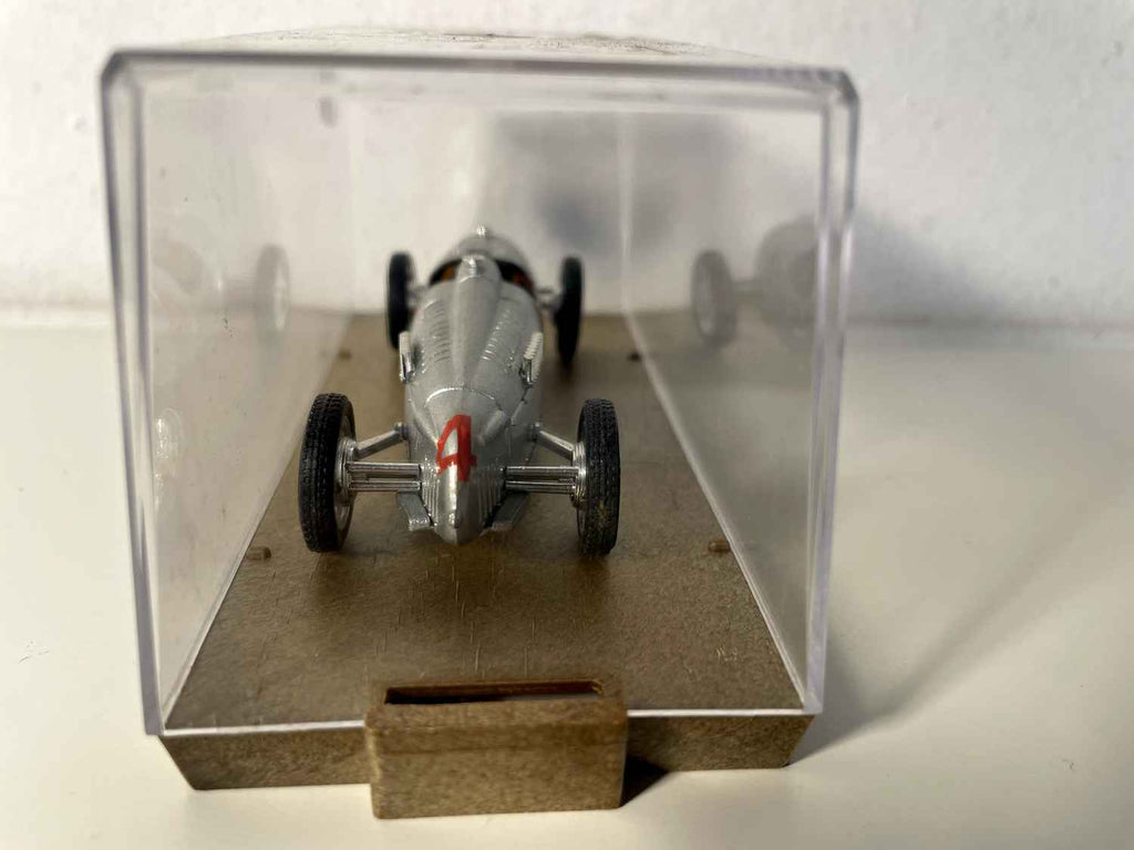 Auto Union Tipo C HP 520 z 1936 r., szary numer 4 - samochód wyścigowy (Brumm R38)