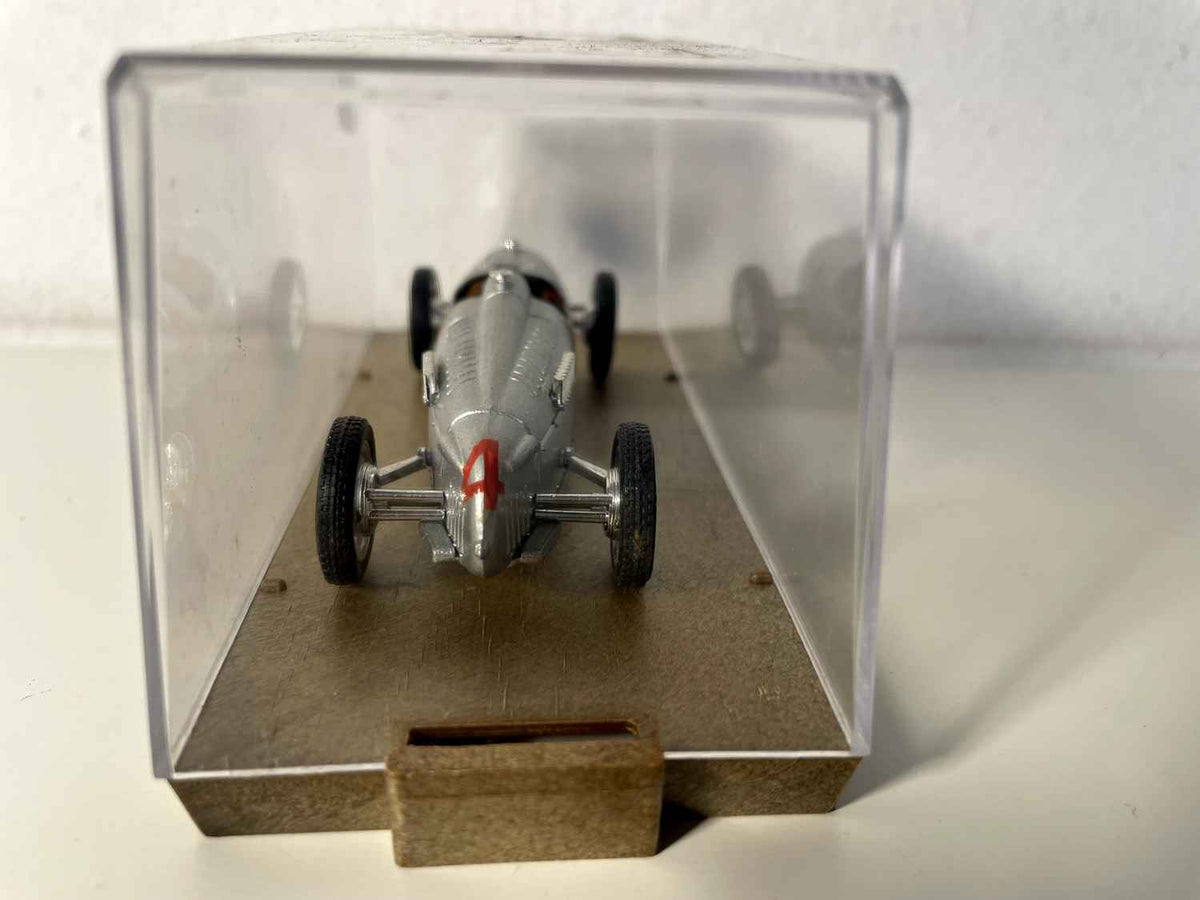 Auto Union Tipo C HP 520 z 1936 r., szary numer 4 - samochód wyścigowy (Brumm R38)
