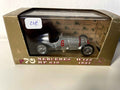 Mercedes W 125 HP 646 uit 1937 grijs nummer 6 - racewagen (Brumm R70)