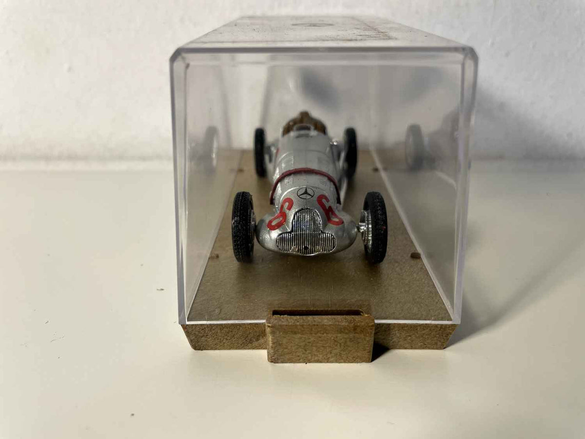 Mercedes W 125 HP 646 uit 1937 grijs nummer 6 - racewagen (Brumm R70)