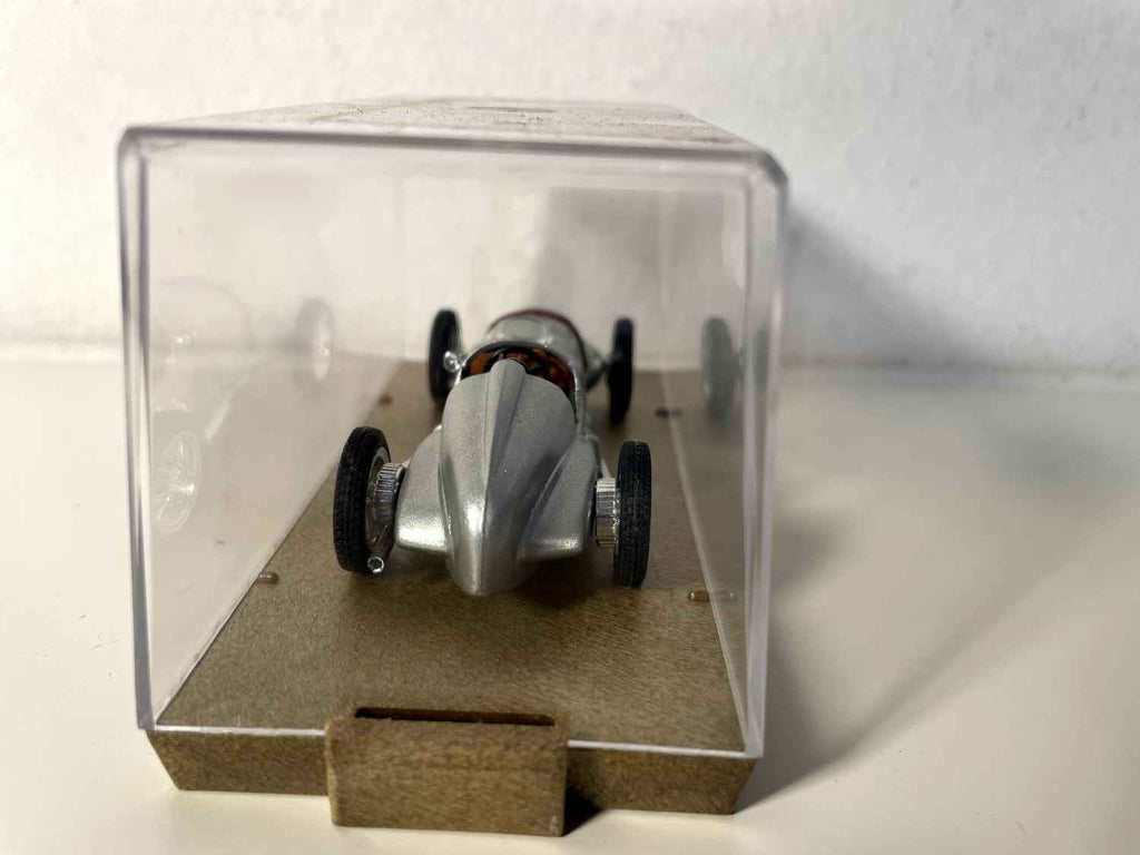 Mercedes W 125 HP 646 uit 1937 grijs nummer 6 - racewagen (Brumm R70)