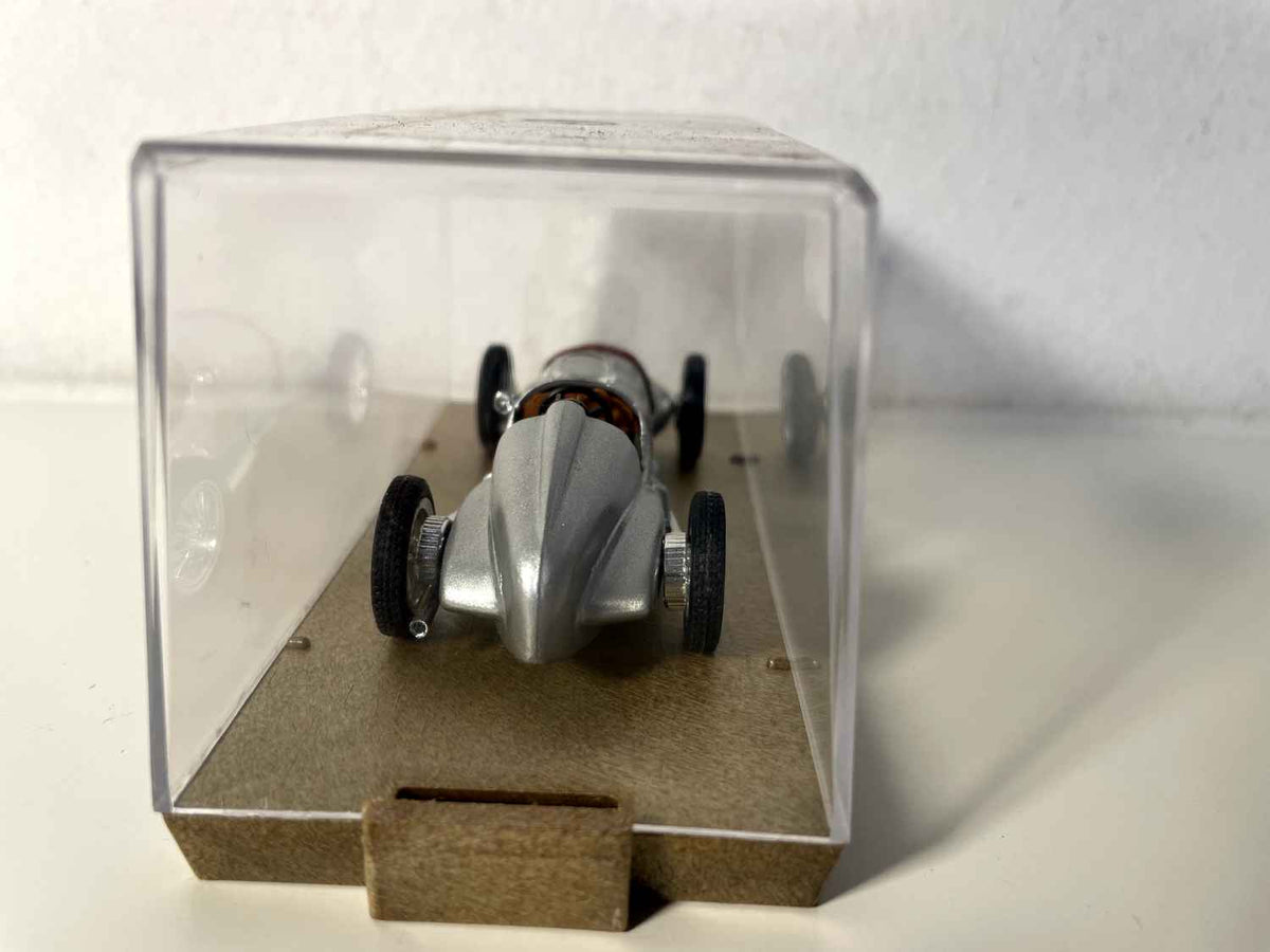 Mercedes W 125 HP 646 uit 1937 grijs nummer 6 - racewagen (Brumm R70)