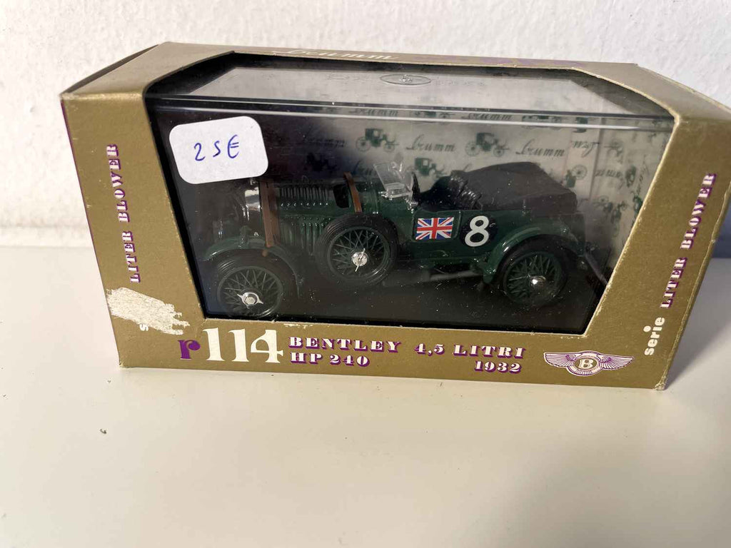 Bentley 4,5 litra HP 240 z 1932 roku, zielony numer 8 – samochód wyścigowy (Brumm R114)