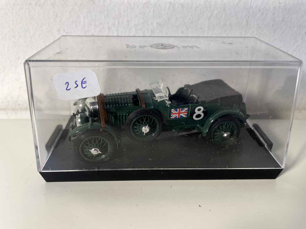 Bentley 4,5 litra HP 240 z 1932 roku, zielony numer 8 – samochód wyścigowy (Brumm R114)