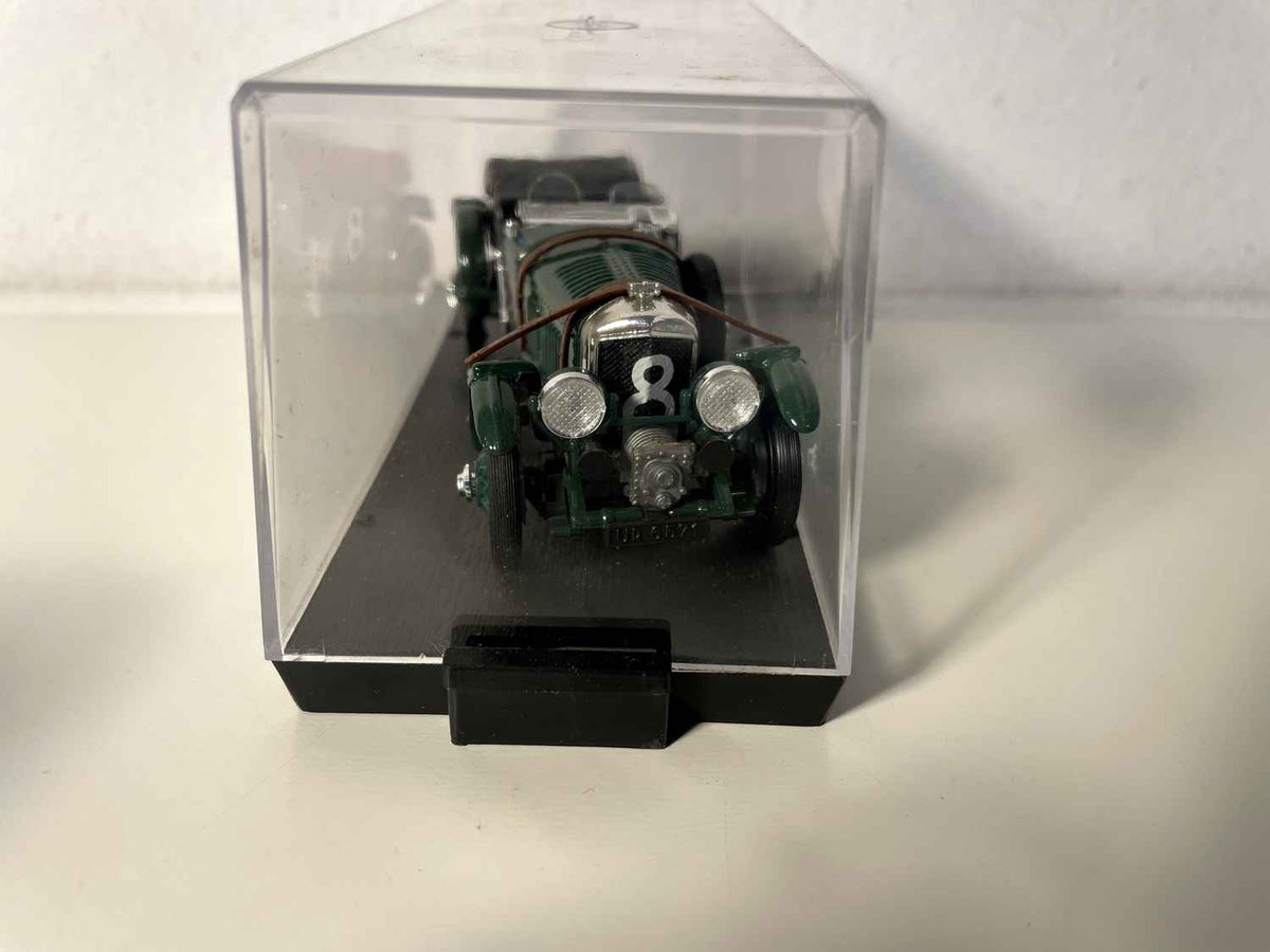 Bentley 4,5 litra HP 240 z 1932 roku, zielony numer 8 – samochód wyścigowy (Brumm R114)