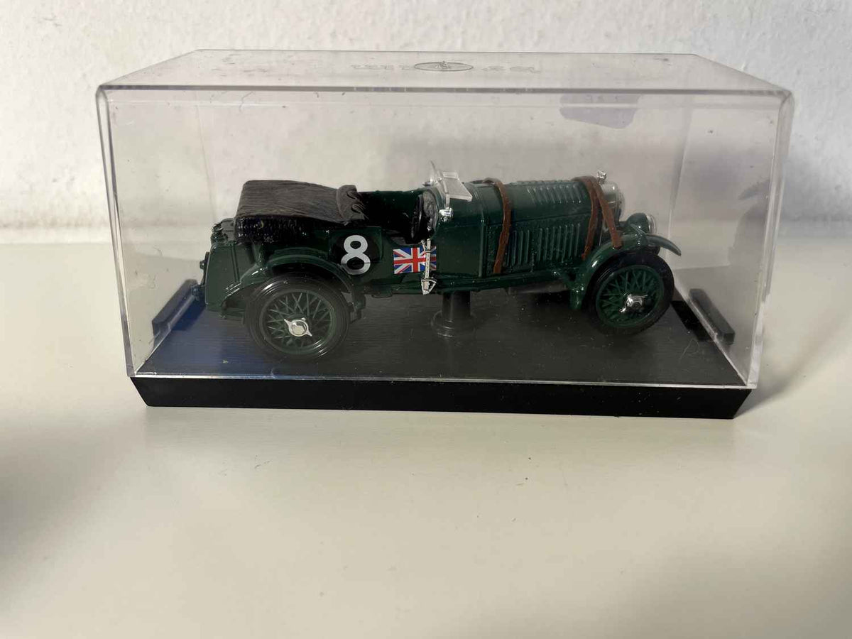 Bentley 4,5 litra HP 240 z 1932 roku, zielony numer 8 – samochód wyścigowy (Brumm R114)
