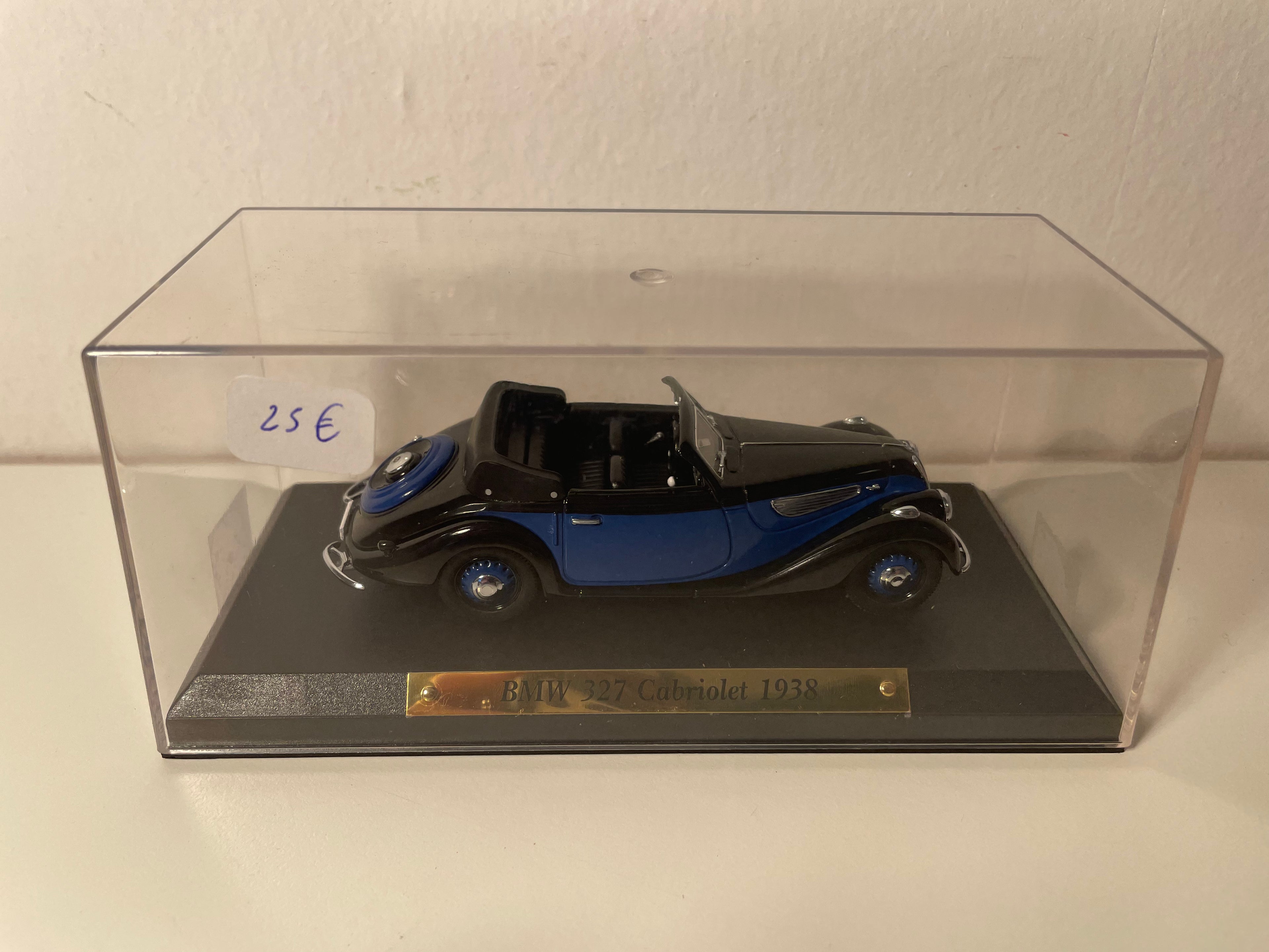 BMW 327 cabriolet blu e nera del 1938 (collezione Auto eccezionali)