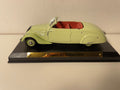 Peugeot 402 Eclipse verte pâle? de 1936 (collection Voitures d'exception)