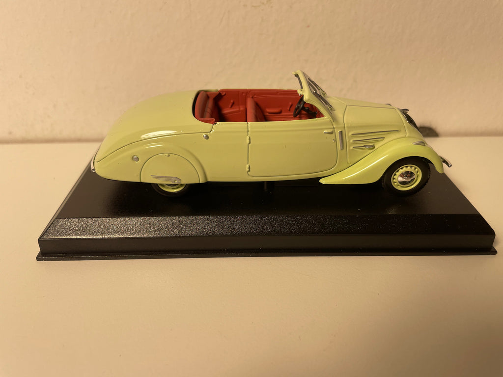 Peugeot 402 Eclipse verte pâle? de 1936 (collection Voitures d'exception)