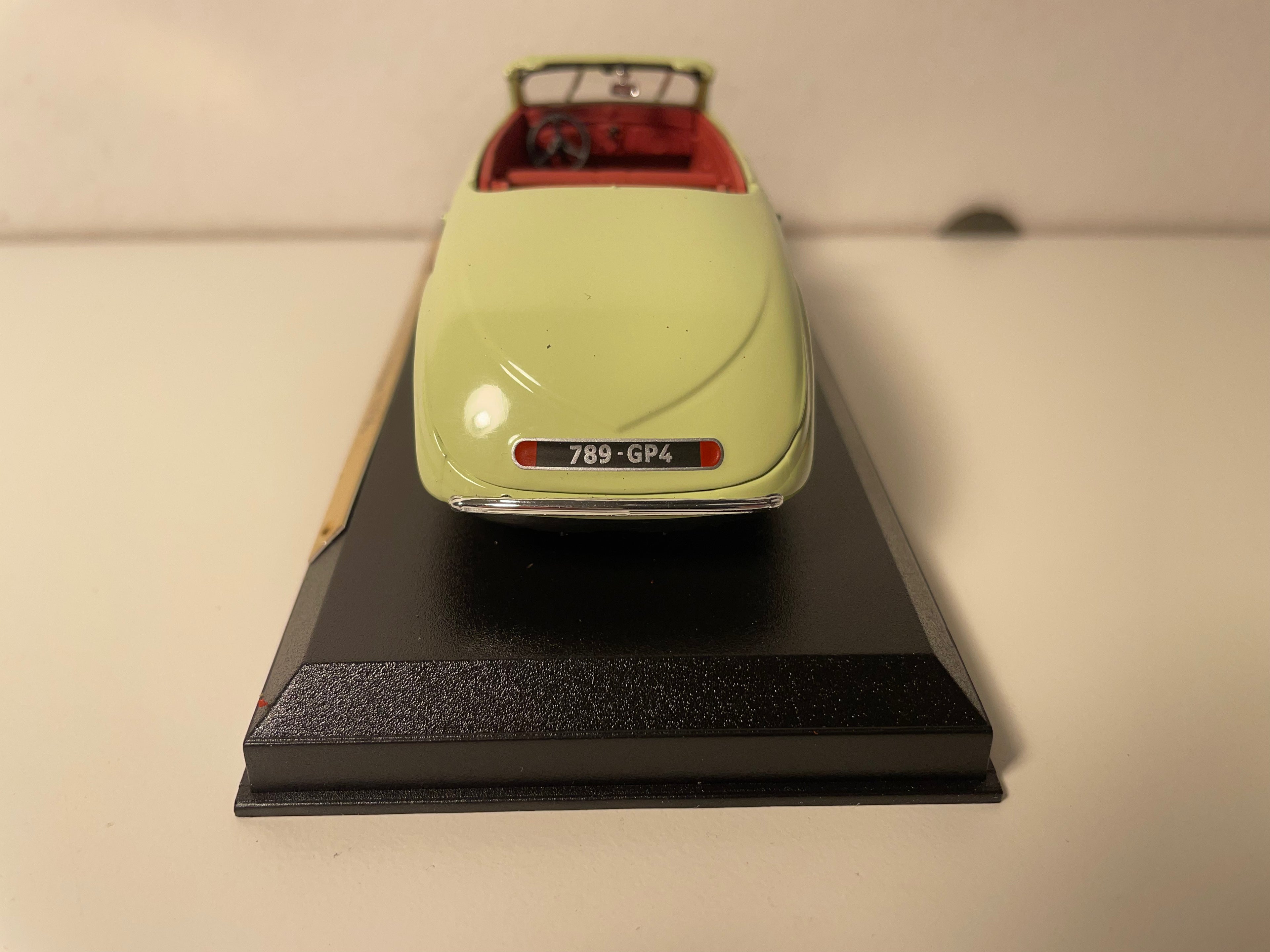 Peugeot 402 Eclipse verte pâle? de 1936 (collection Voitures d'exception)