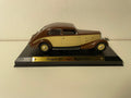 Peugeot 601 coach fuselé marron et marron de 1931 (collection Voitures d'exception)