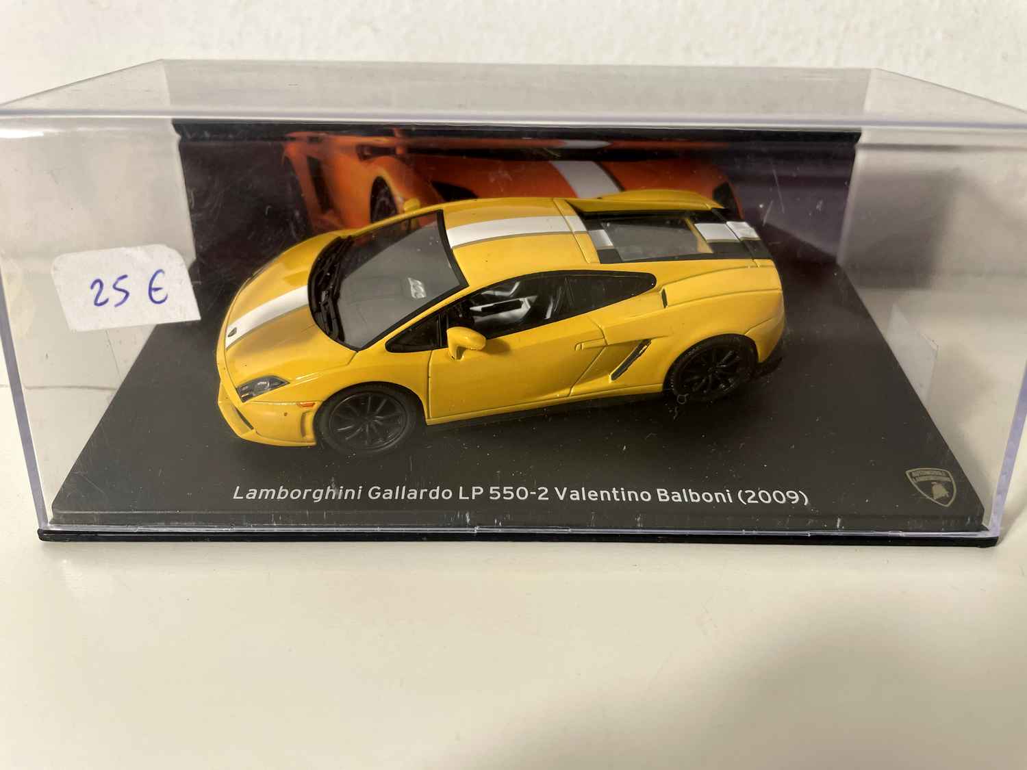 Lamborghini Gallardo LP 550-2 żółta i biała z 2009 roku (Valentino Balboni)