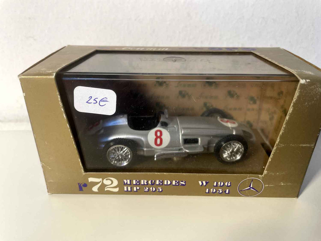 Mercedes W 196 HP 295 from 1954 gray number 8 - racing car (Brumm R72)