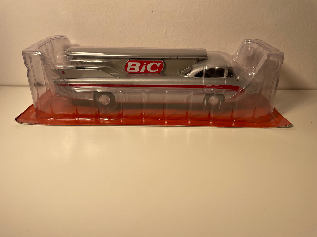 Camion Citroën U55 gris du Tour de France avec la publicité BIC (camion le stylo fusée)