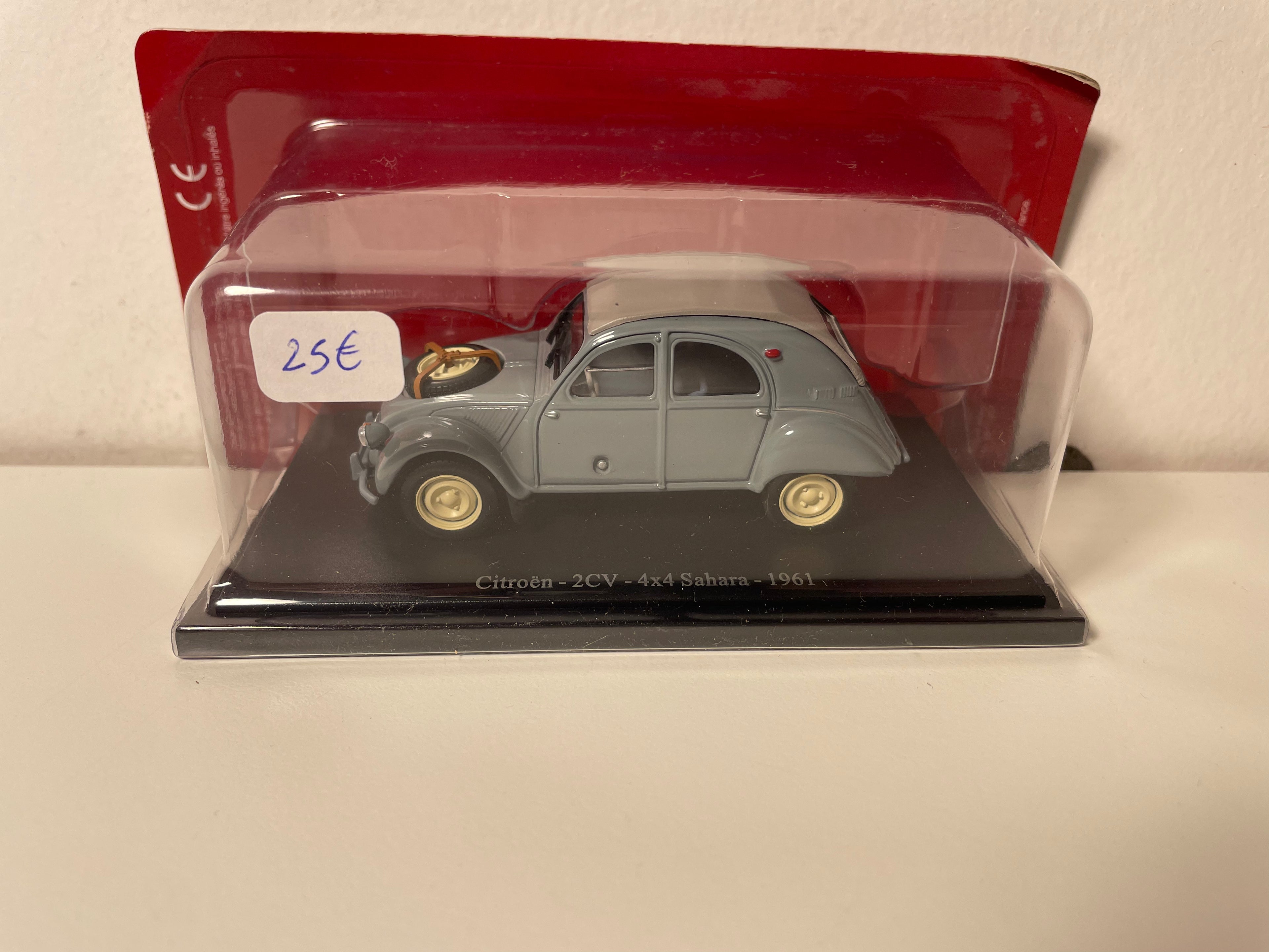Citroën 2 CV 4x4 Sahara grise de 1961