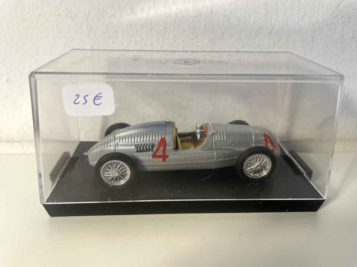 Auto Union tipo D HP 420 de 19387, gris número 4 - coche de carreras (Brumm R109)