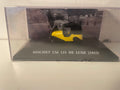 Micro voiture d'antan Mochet CM 125 de luxe jaune et toit noir de 1953 - voiture française