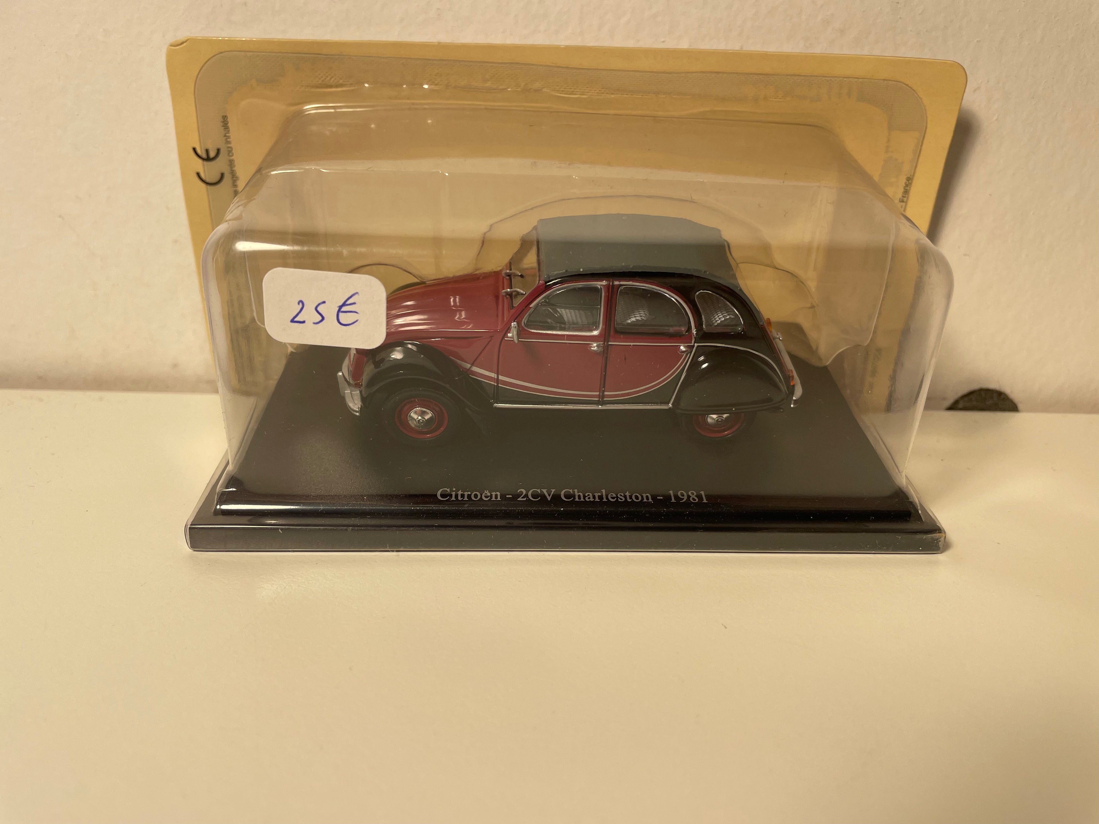 1981 Citroën 2 CV Charleston burgundy and black