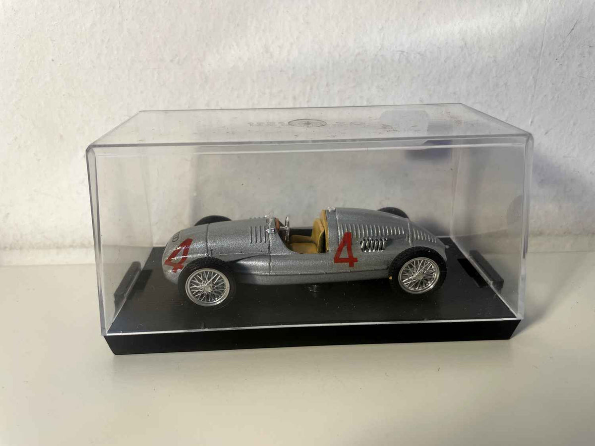 Auto Union tipo D HP 420 de 19387, gris número 4 - coche de carreras (Brumm R109)