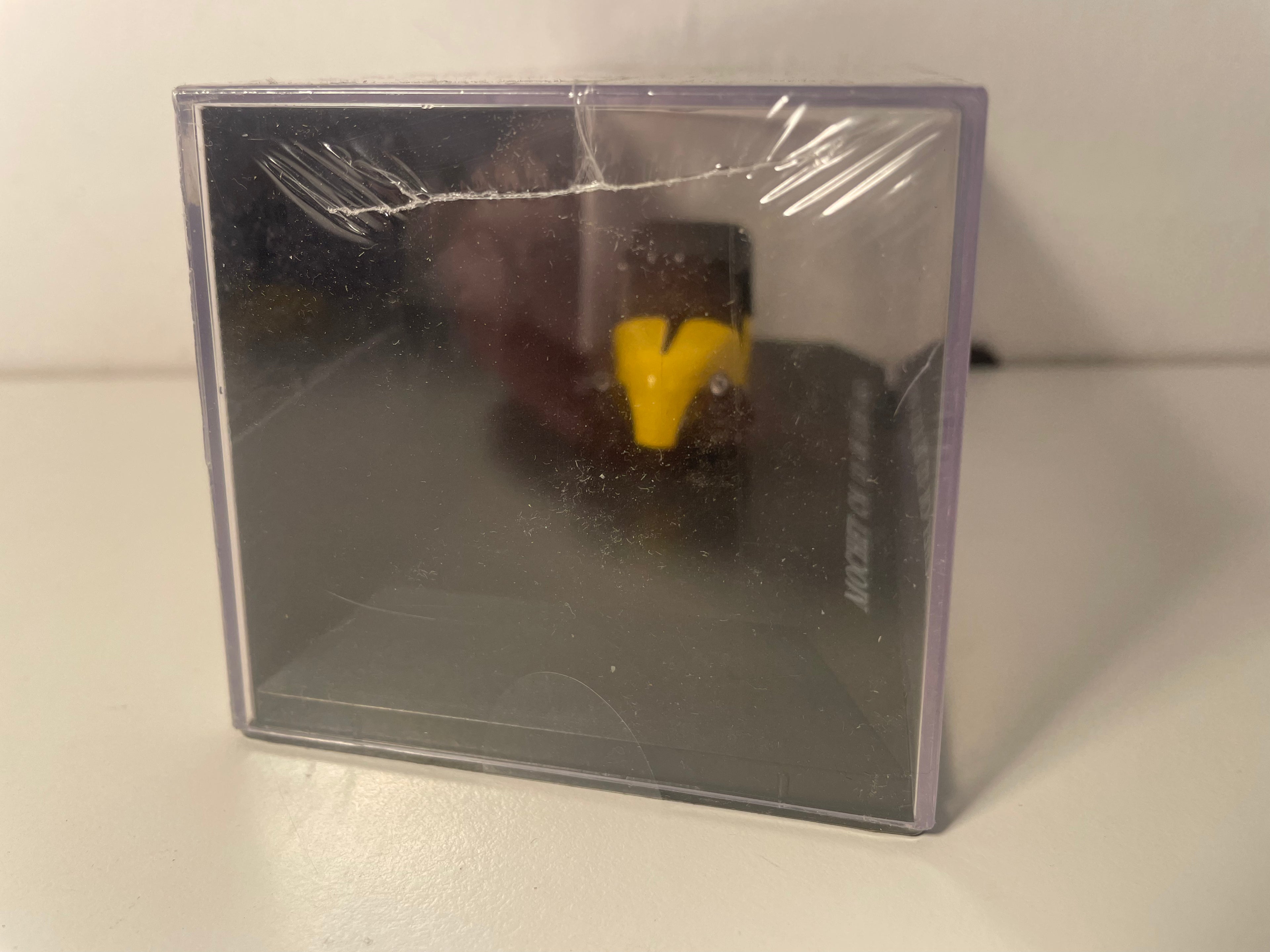 Micro voiture d'antan Mochet CM 125 de luxe jaune et toit noir de 1953 - voiture française