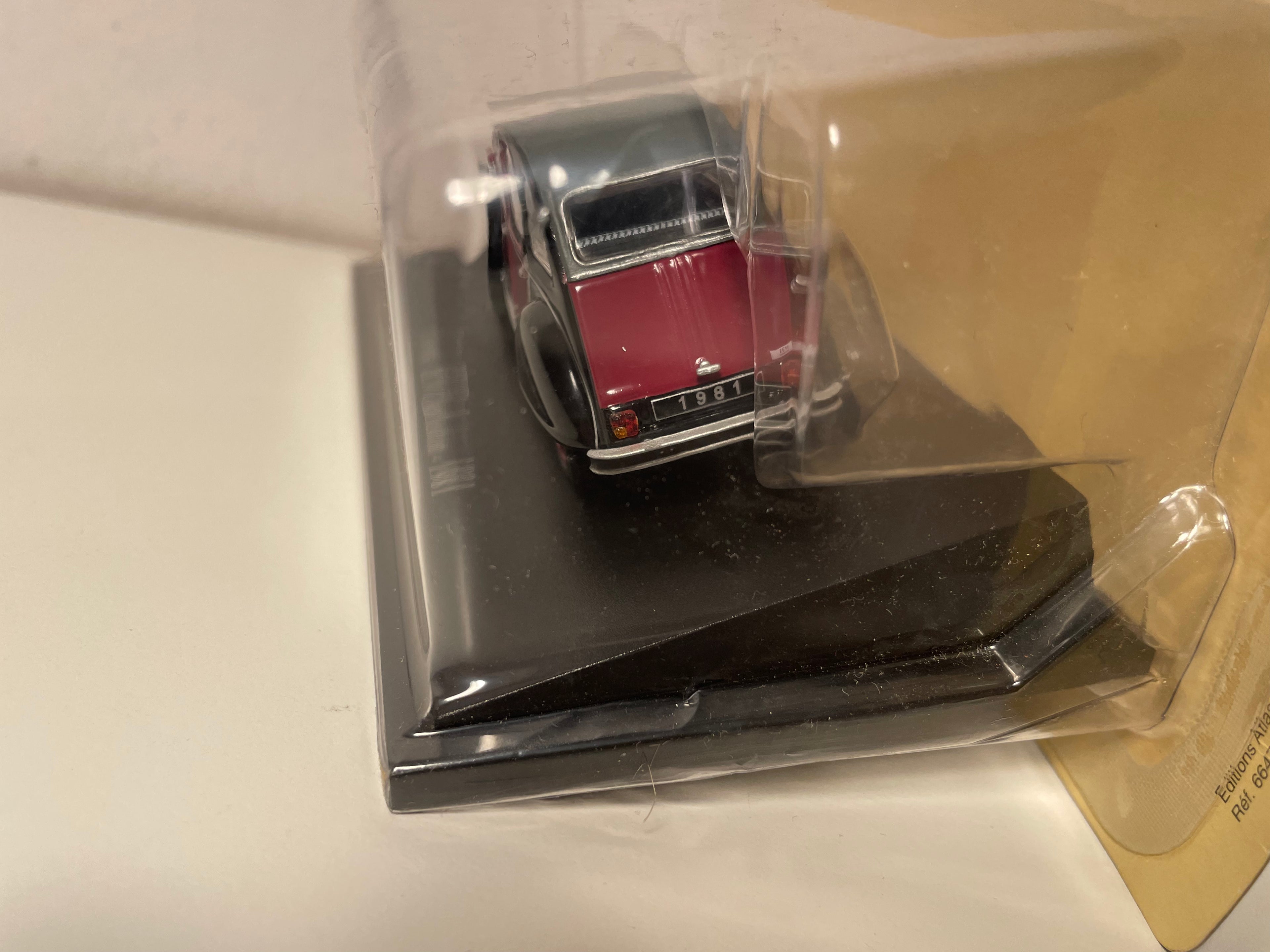 1981 Citroën 2 CV Charleston burgundy and black