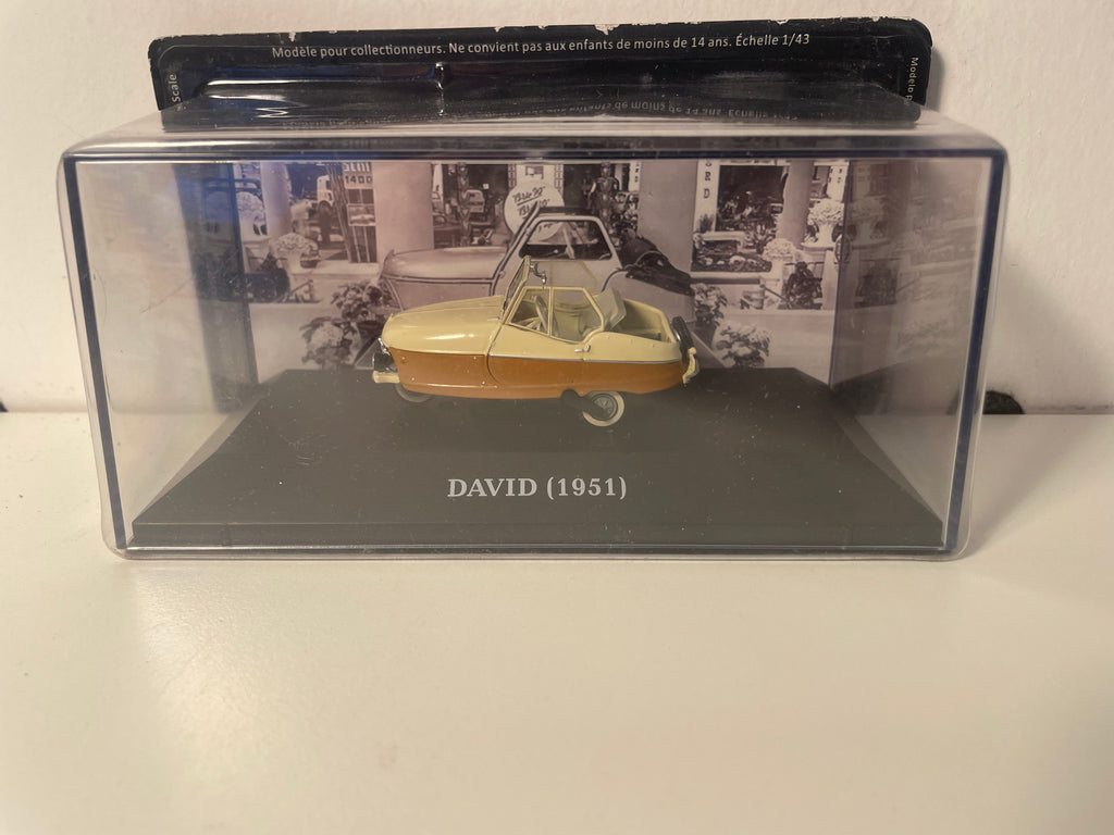 Mikro Auto aus der Vergangenheet DAVID béige und brong aus 1951 - spuenescht Auto